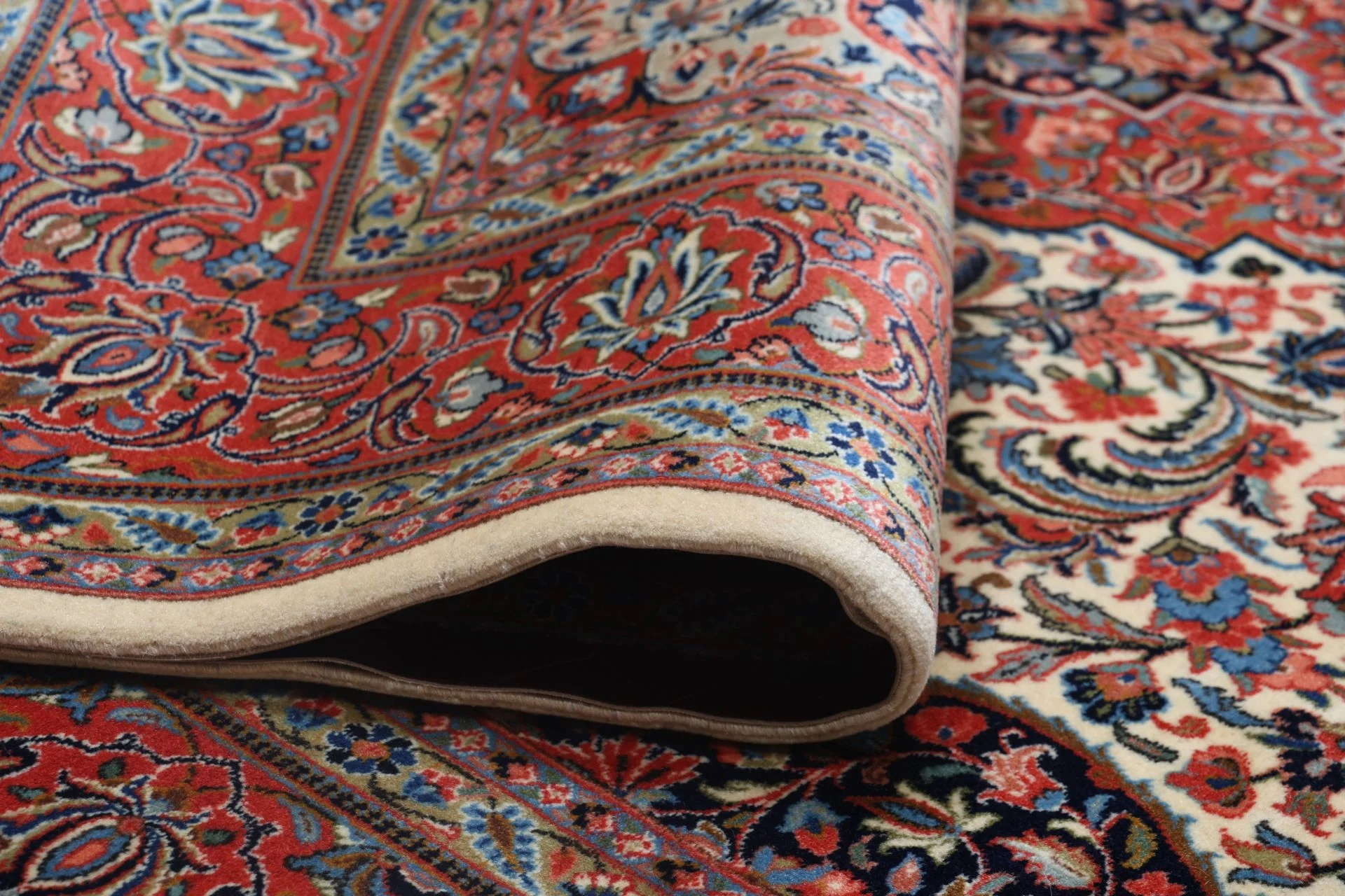 Hand-Knotted Wool Sarouk Persian Rug, 203 × 290 cm