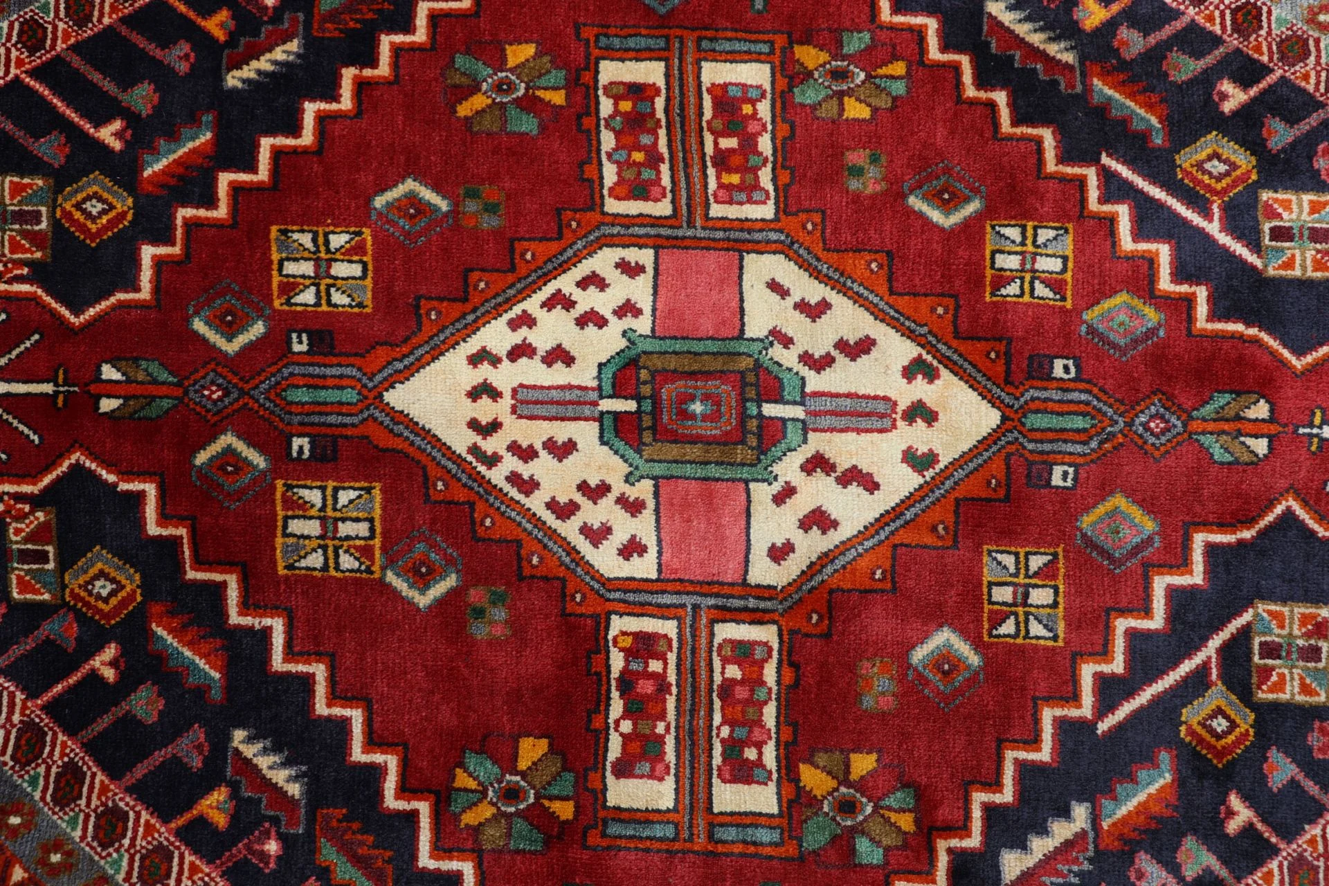 perserteppich-gashghai-186-x-268-cm-schurwolle-handgeknupft-8 Hand-Knotted Wool Qashqai Persian Rug, 186 × 268 cm
