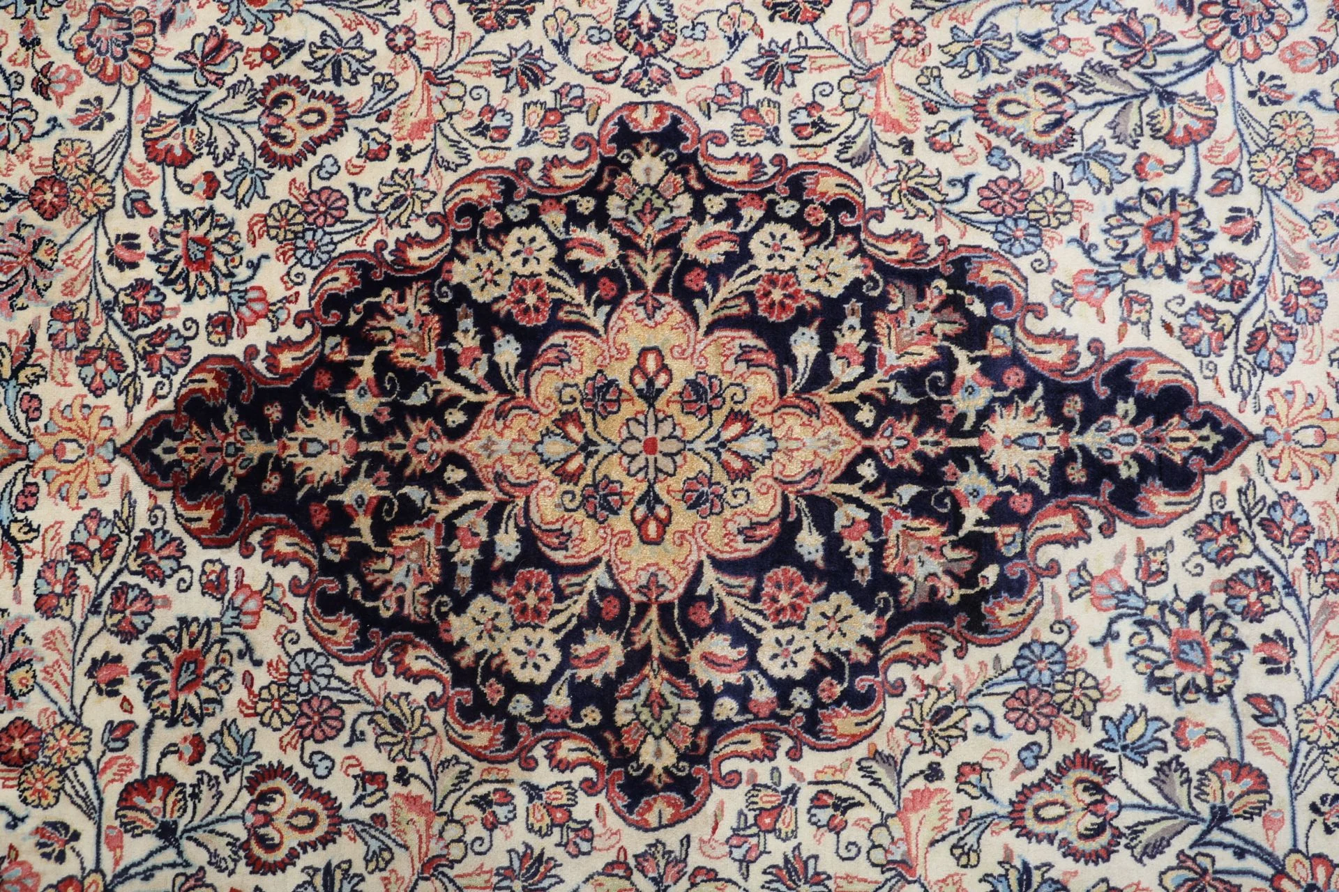 Qom Persian Rug 195 × 305 cm, Wool, hand-knotted