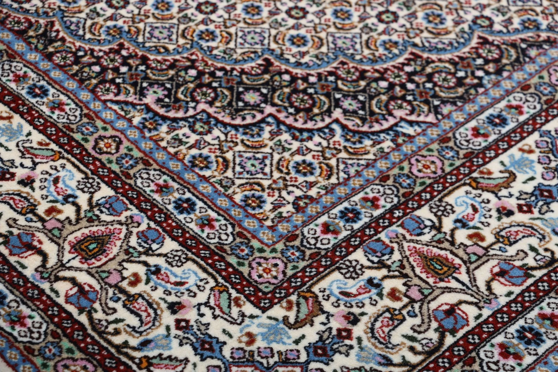perserteppich-moud-197-x-205-cm-schurwolle-handgeknupft-floral-14 Moud Persian Rug — hand-knotted, 197 × 205 cm, Wool