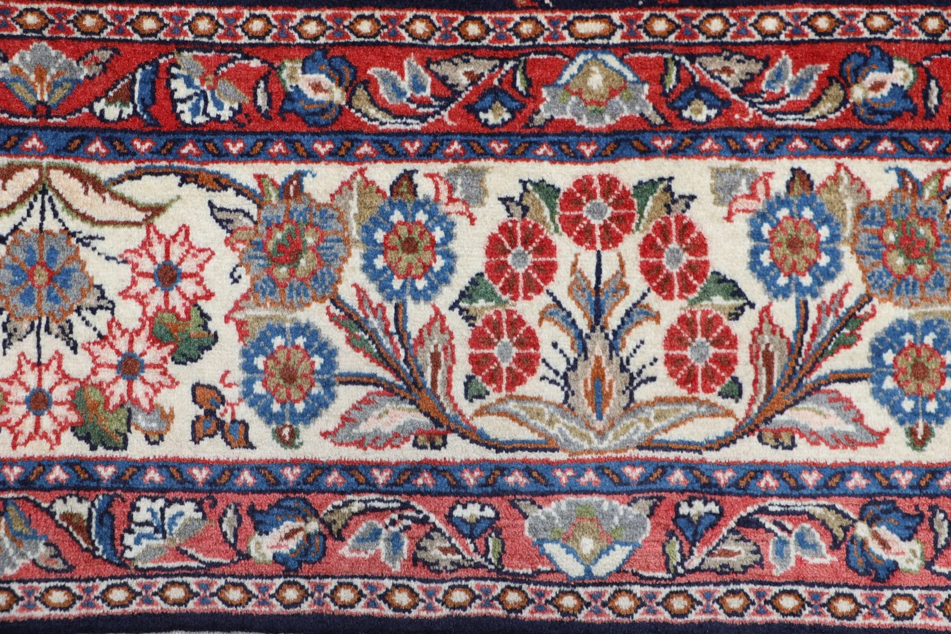 Sarouk Persian Rug — hand-knotted, 240 × 313 cm, Wool