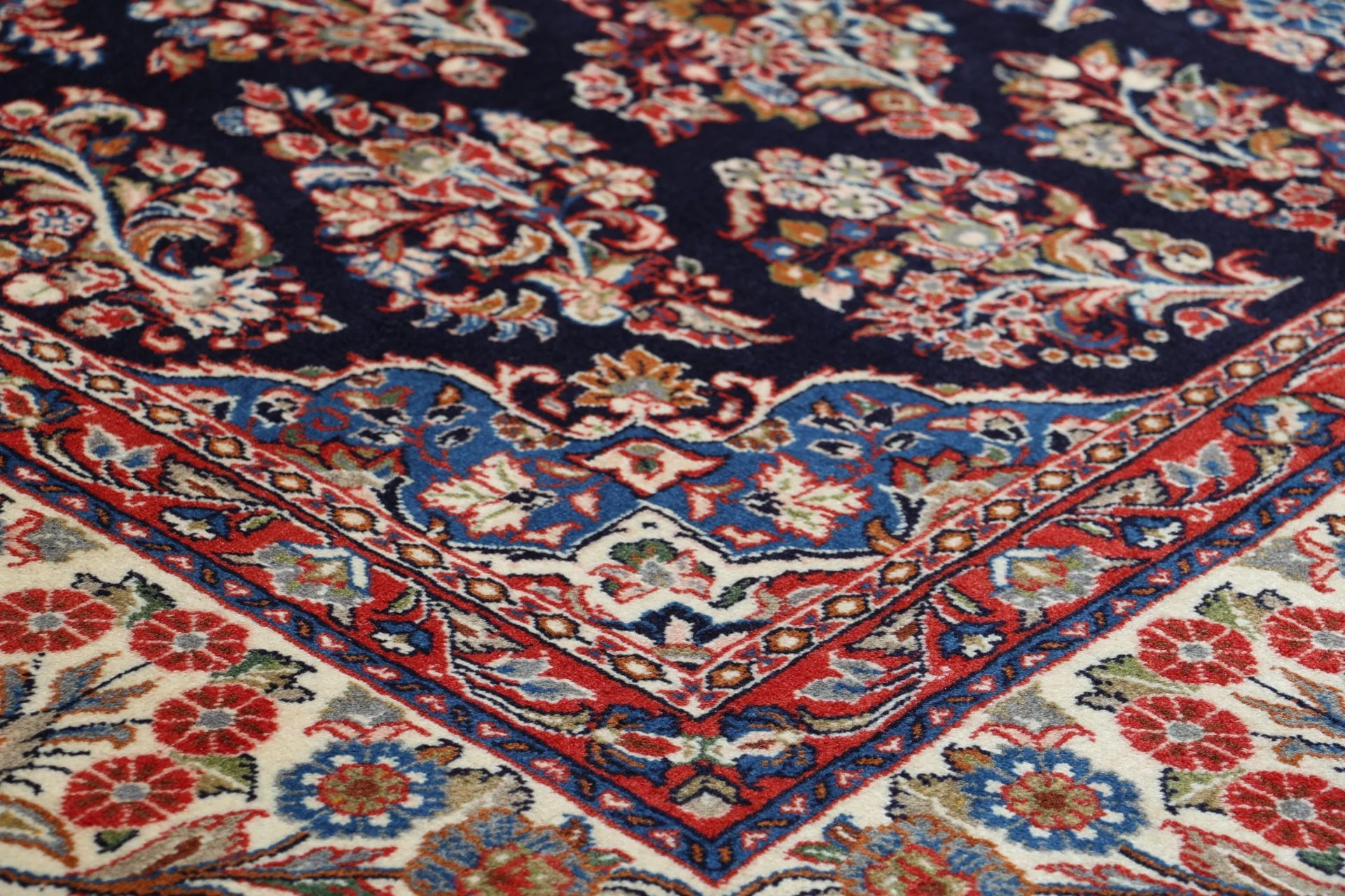 Sarouk Persian Rug — hand-knotted, 240 × 313 cm, Wool
