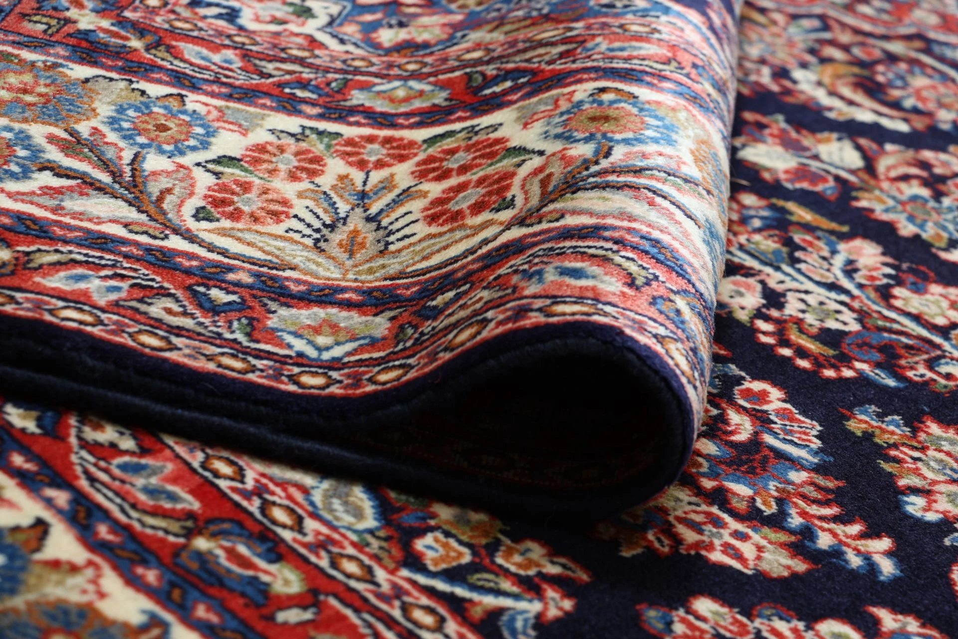 Sarouk Persian Rug — hand-knotted, 240 × 313 cm, Wool