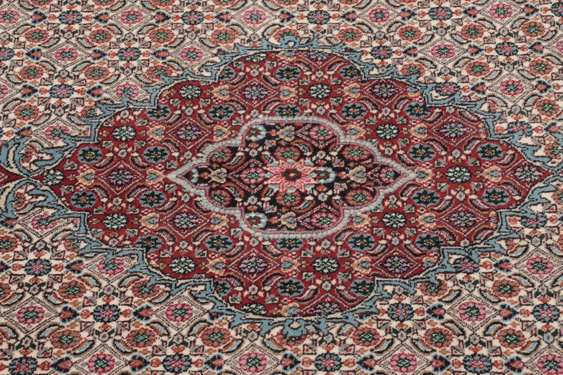 Moud Persian Rug — hand-knotted, 145 × 200 cm, Wool & Silk