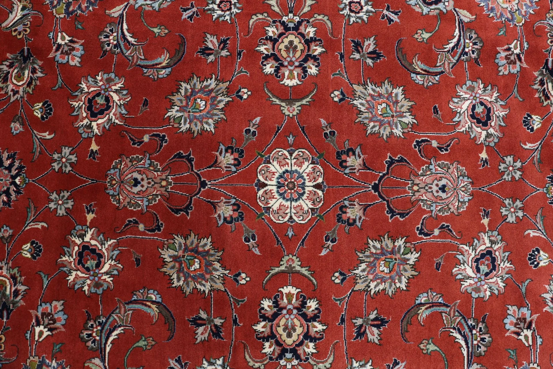Sarouk Persian Rug 220 × 278 cm, Wool, hand-knotted