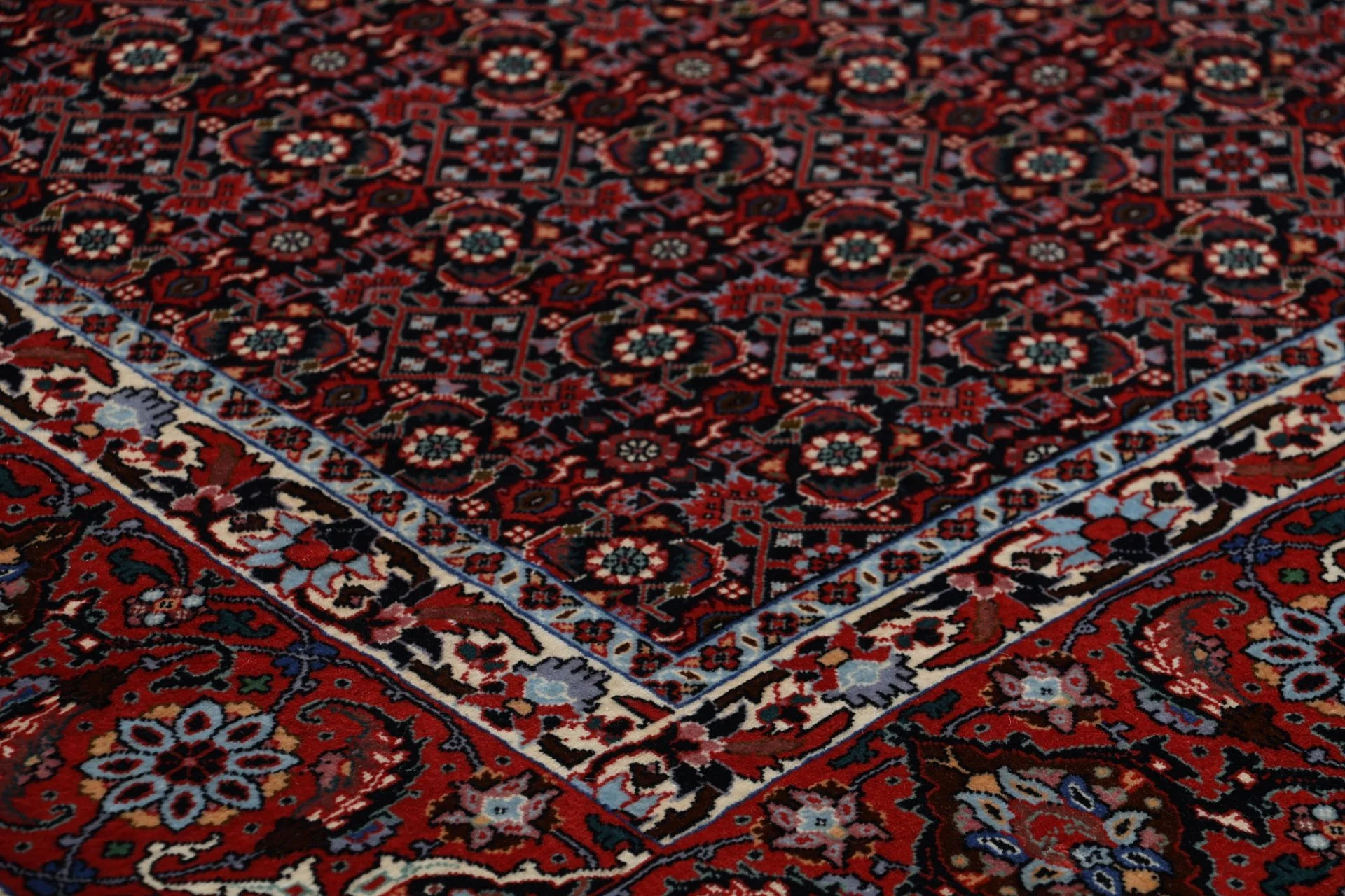 Hand-Knotted Wool Bijar Persian Rug, 250 × 350 cm