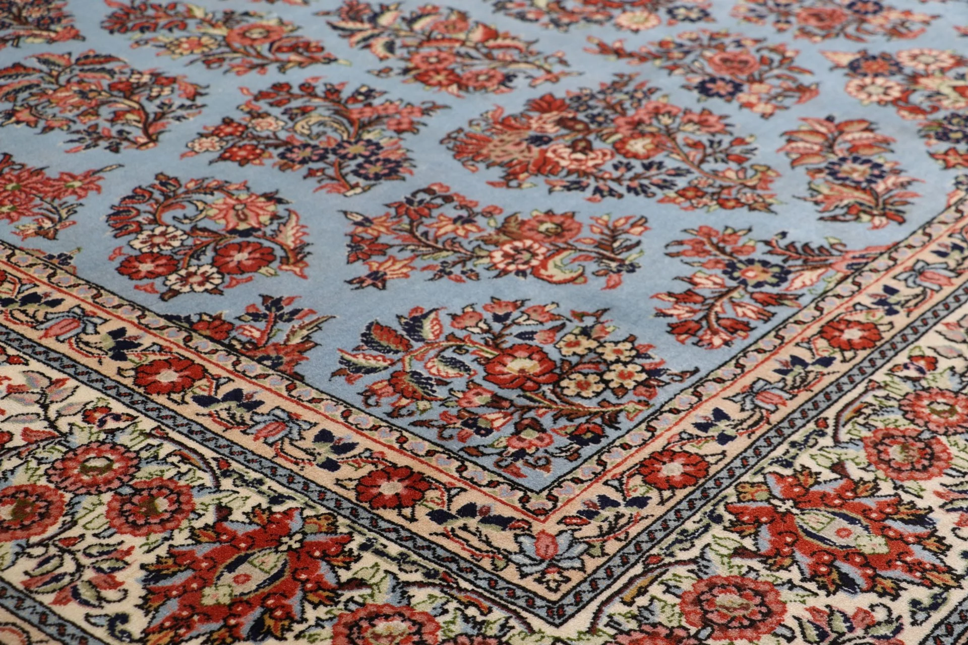 Sarouk Persian Rug 274 × 337 cm, Wool, hand-knotted