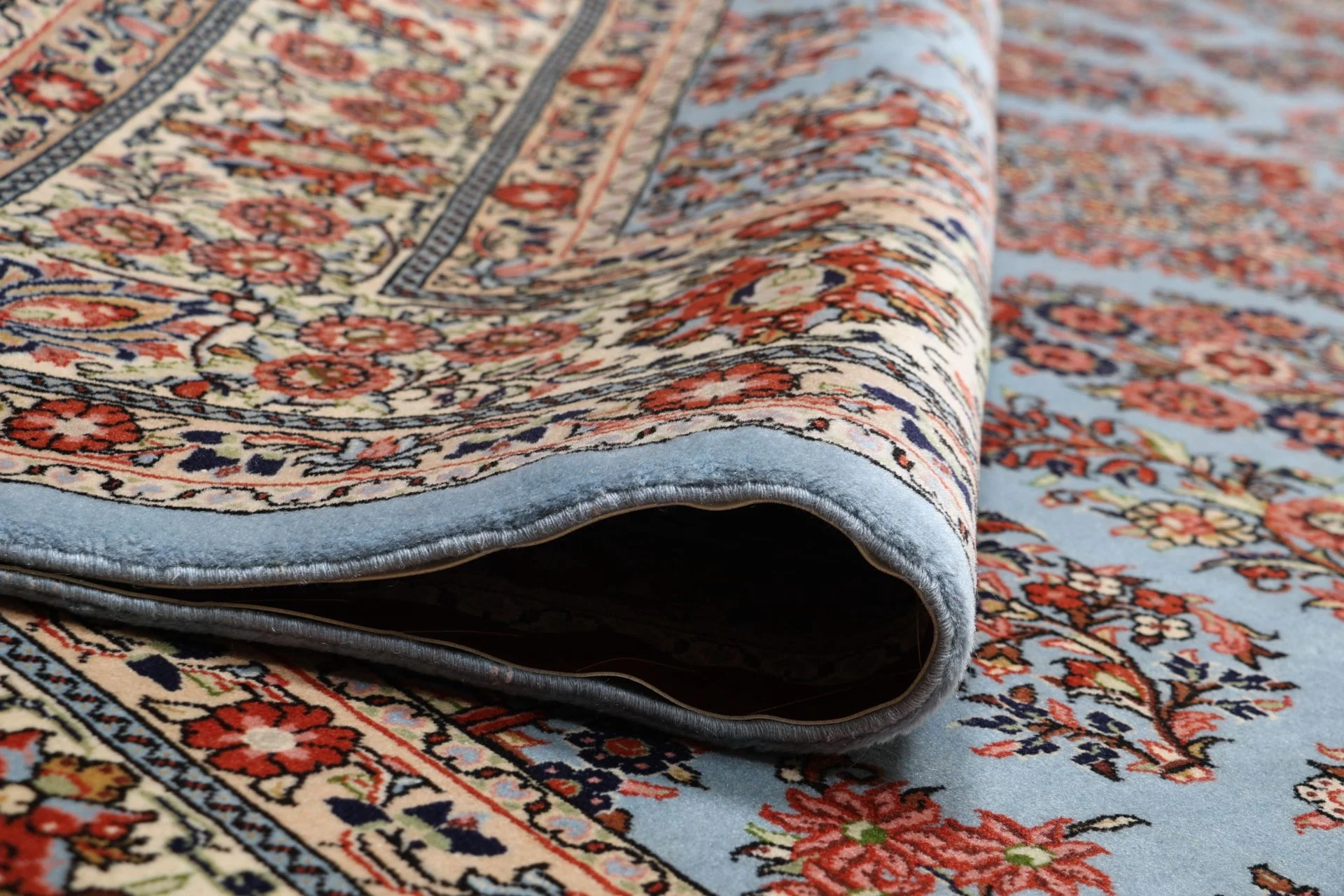 Sarouk Persian Rug 274 × 337 cm, Wool, hand-knotted