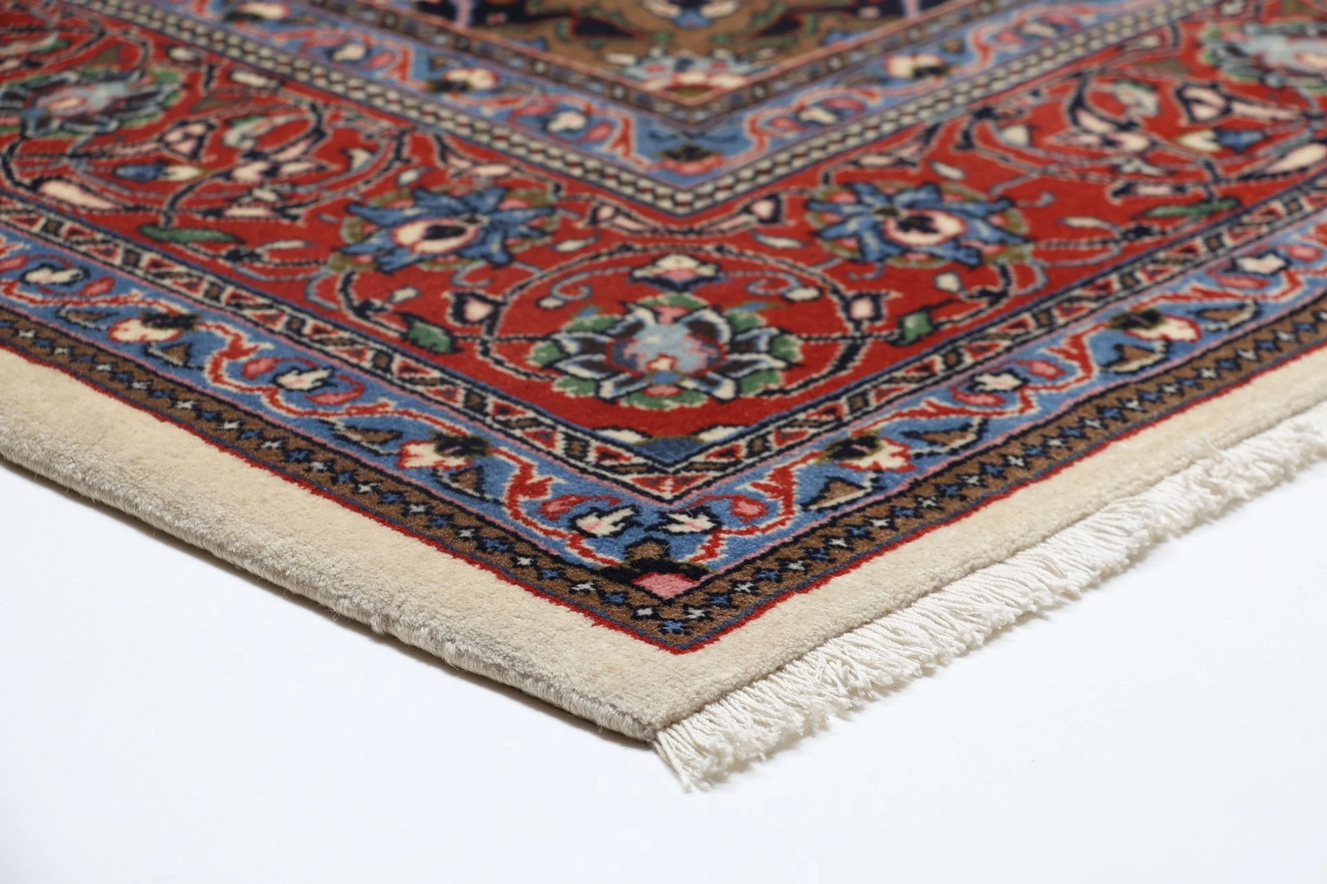 Sarouk Persian Rug 220 × 327 cm, Wool, hand-knotted