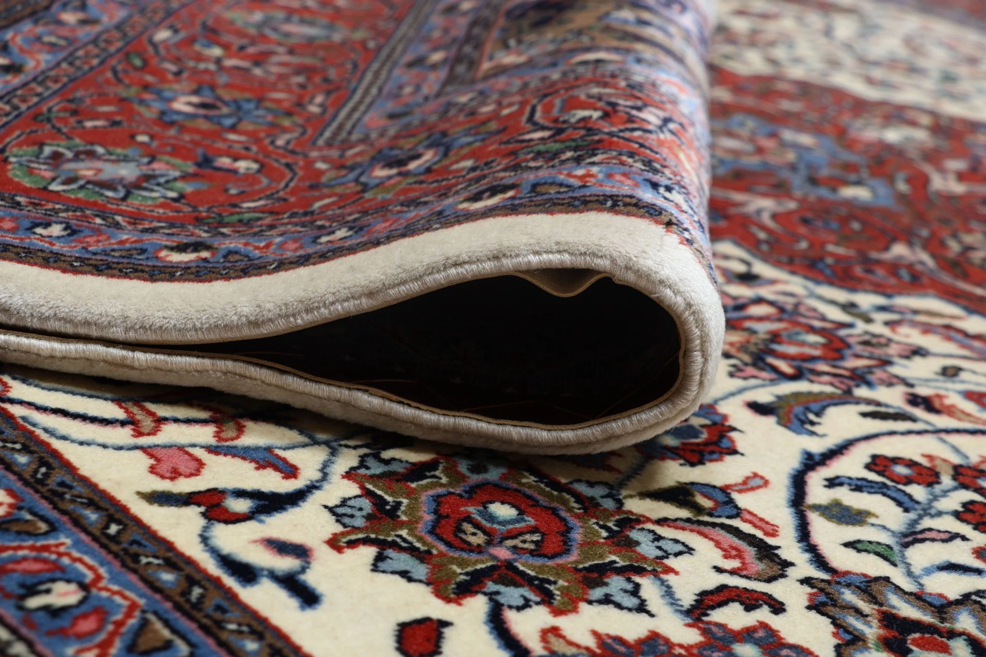 Sarouk Persian Rug 220 × 327 cm, Wool, hand-knotted