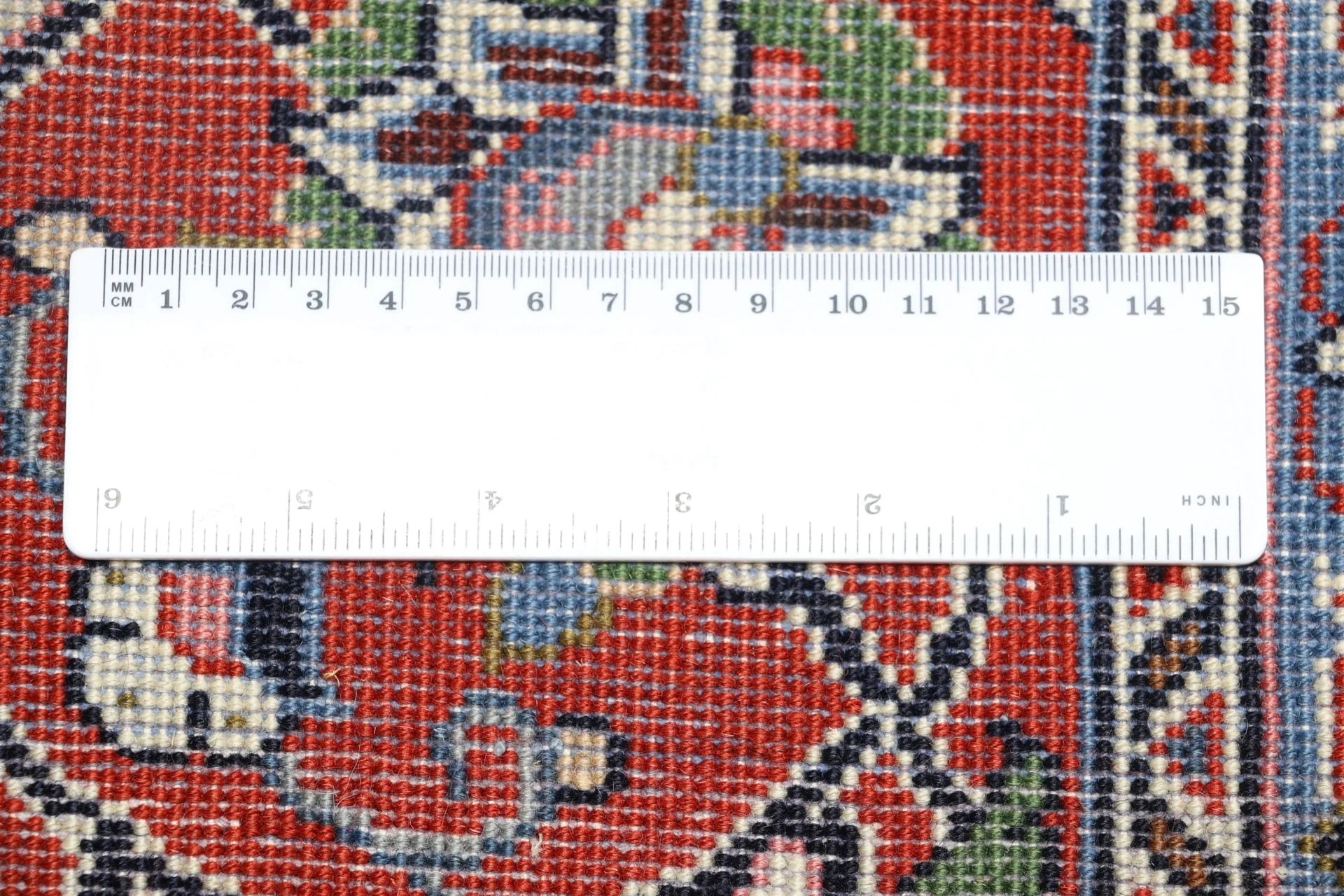 Sarouk Persian Rug 220 × 327 cm, Wool, hand-knotted