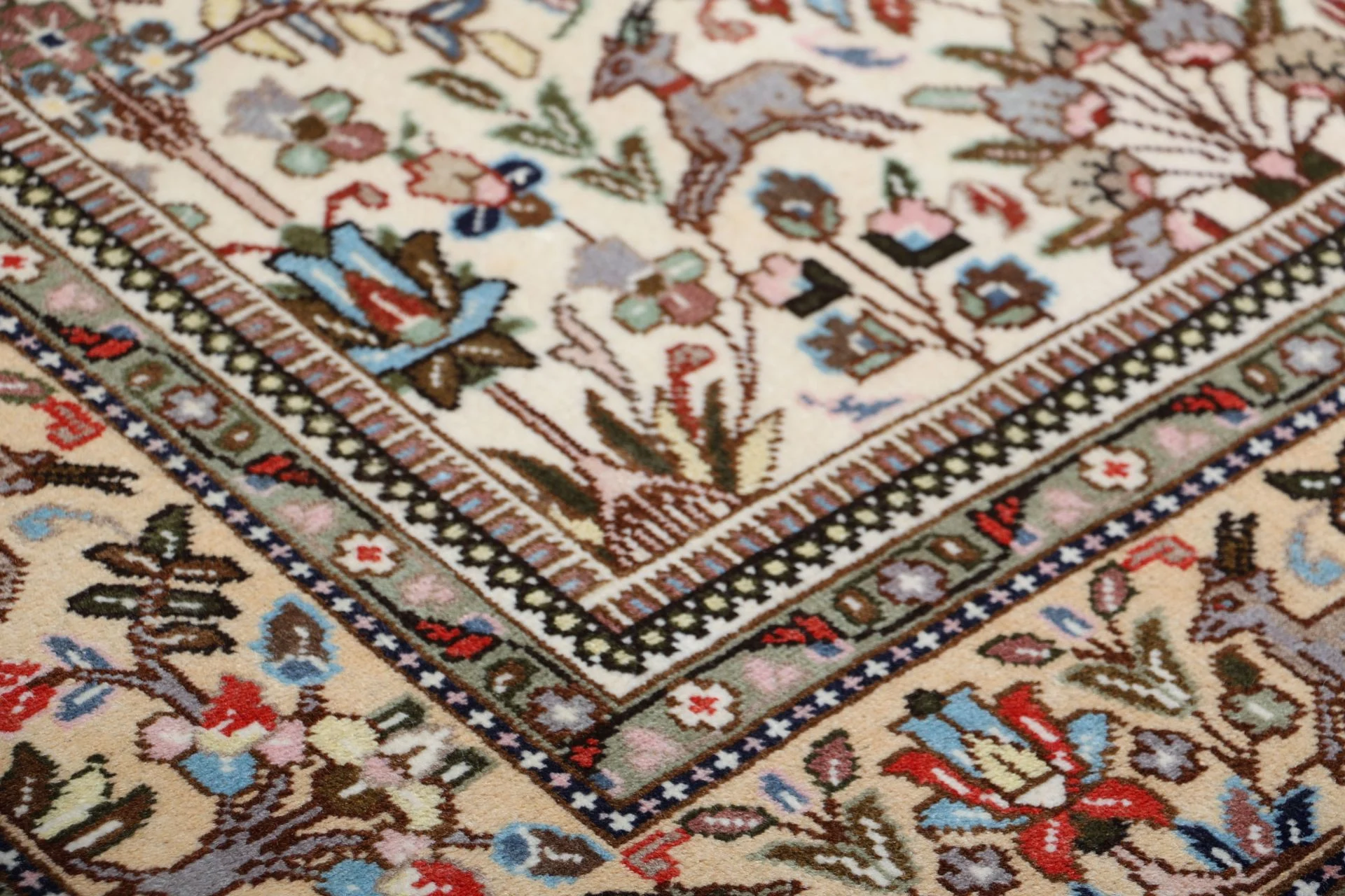 perserteppich-tabriz-205-x-205-cm-schurwolle-handgeknupft-4 Tabriz Persian Rug — hand-knotted, 205 × 205 cm, Wool