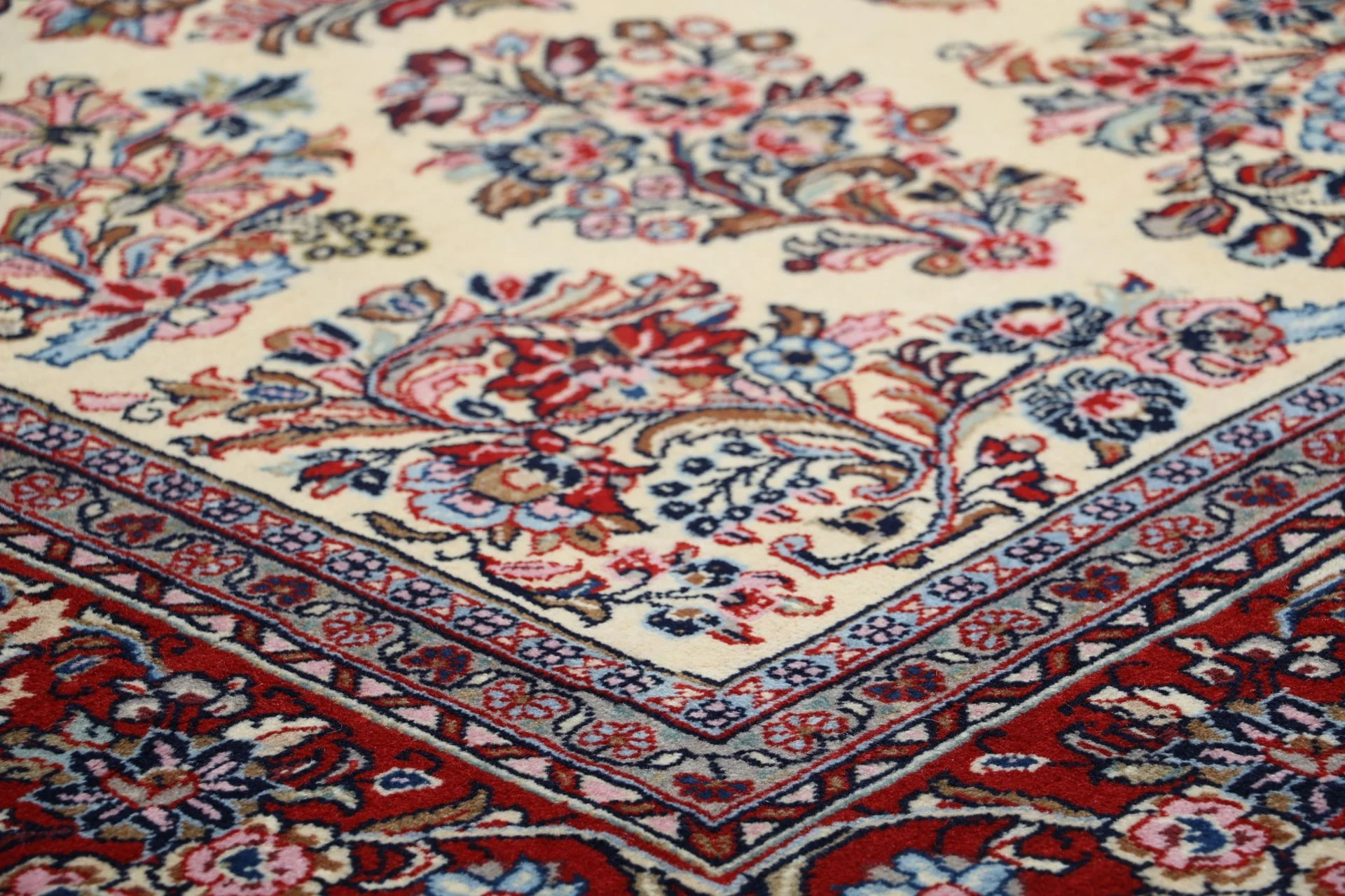 Sarouk Persian Rug — hand-knotted, 250 × 340 cm, Wool