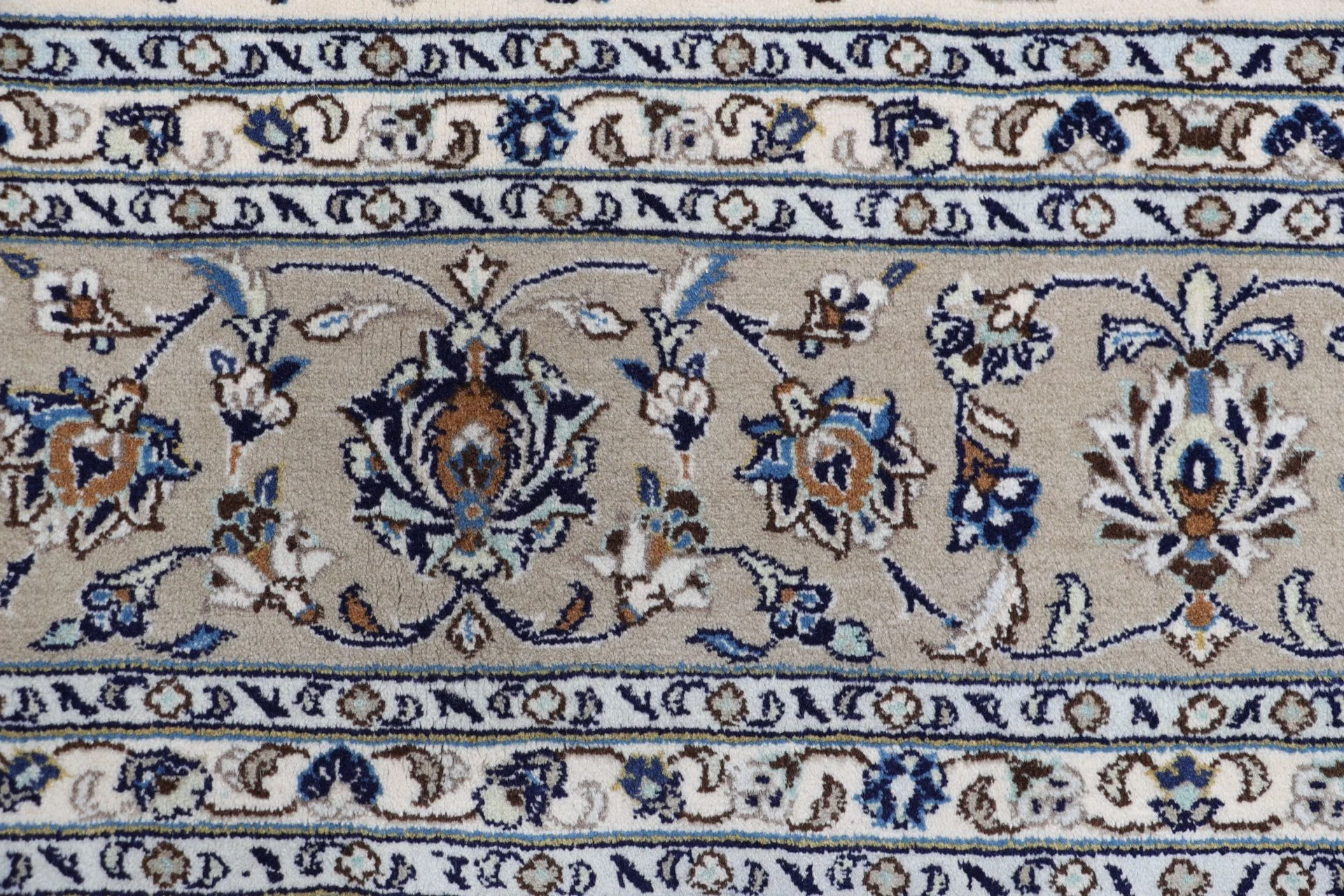 Kashan Persian Rug — hand-knotted, 253 × 305 cm, Wool