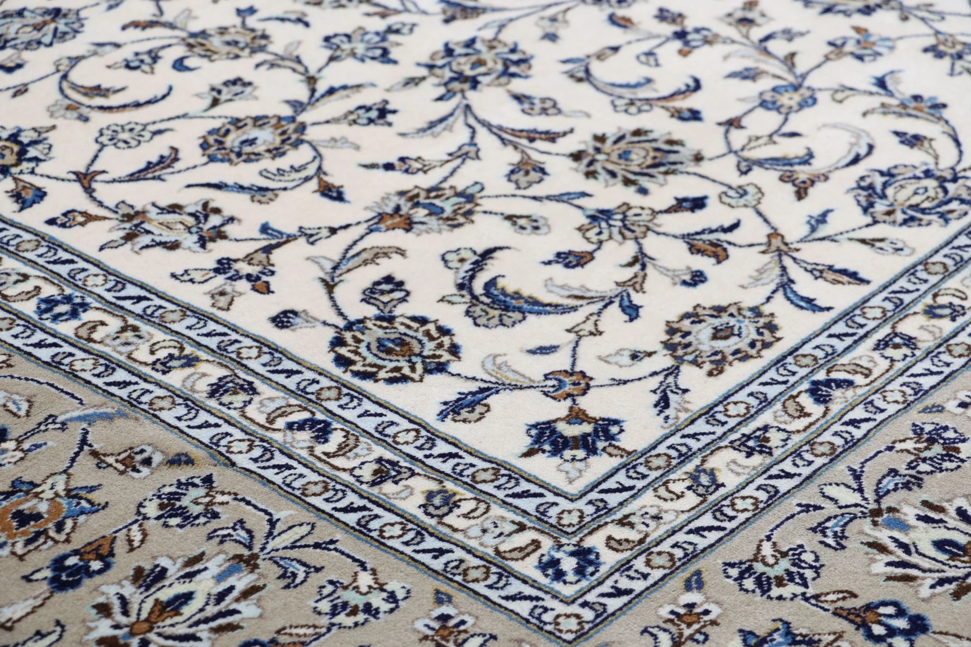 Kashan Persian Rug — hand-knotted, 253 × 305 cm, Wool