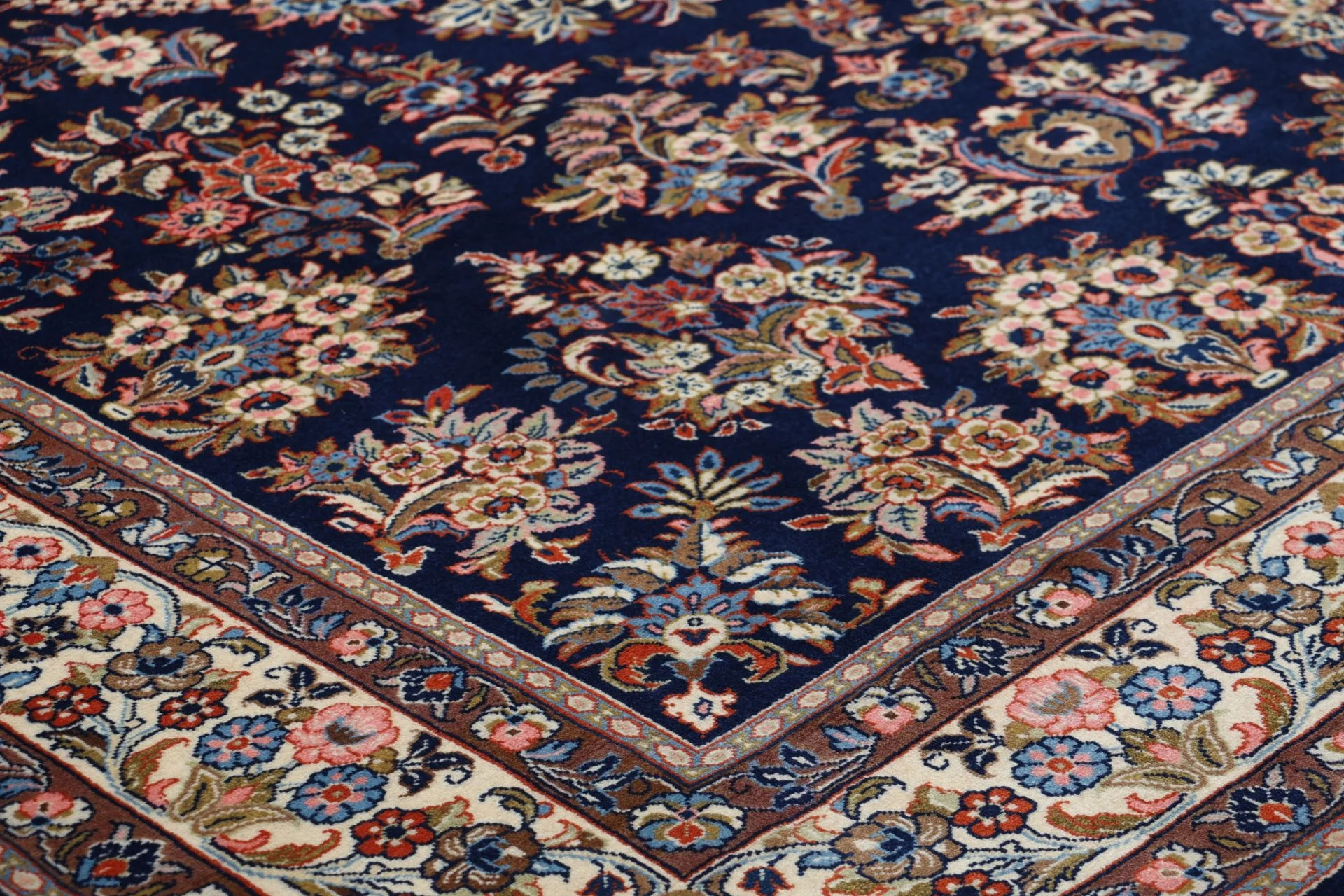 Hand-Knotted Wool Sarouk Persian Rug, 218 × 315 cm