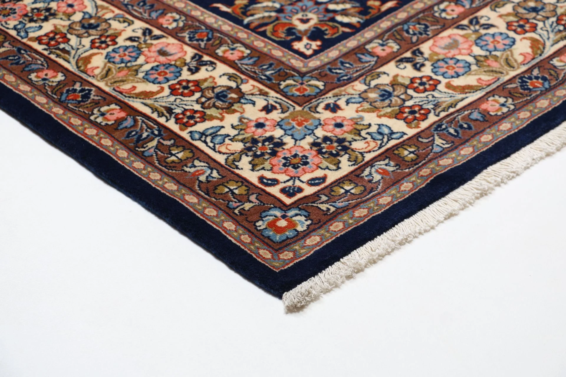 Hand-Knotted Wool Sarouk Persian Rug, 218 × 315 cm