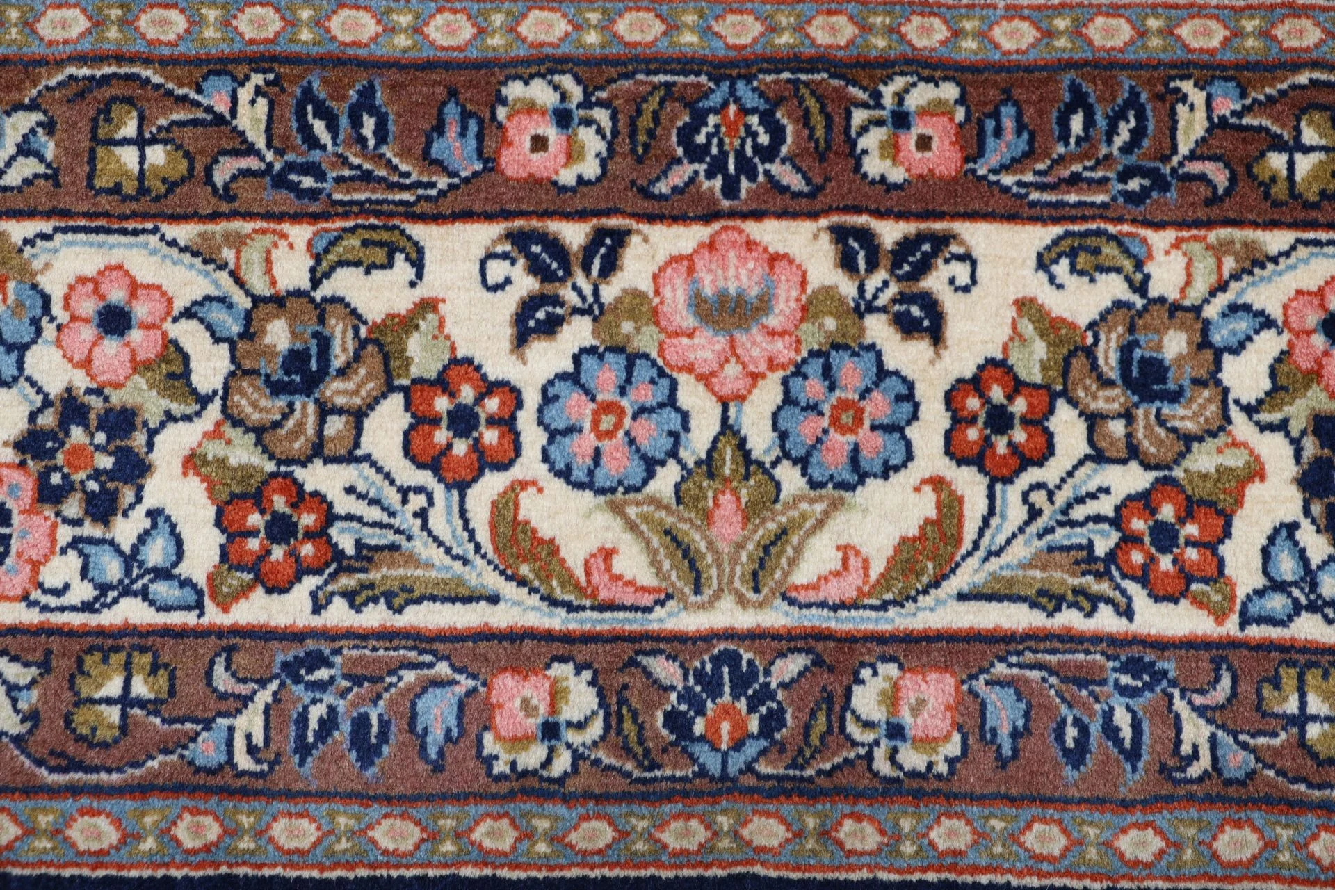 Hand-Knotted Wool Sarouk Persian Rug, 218 × 315 cm