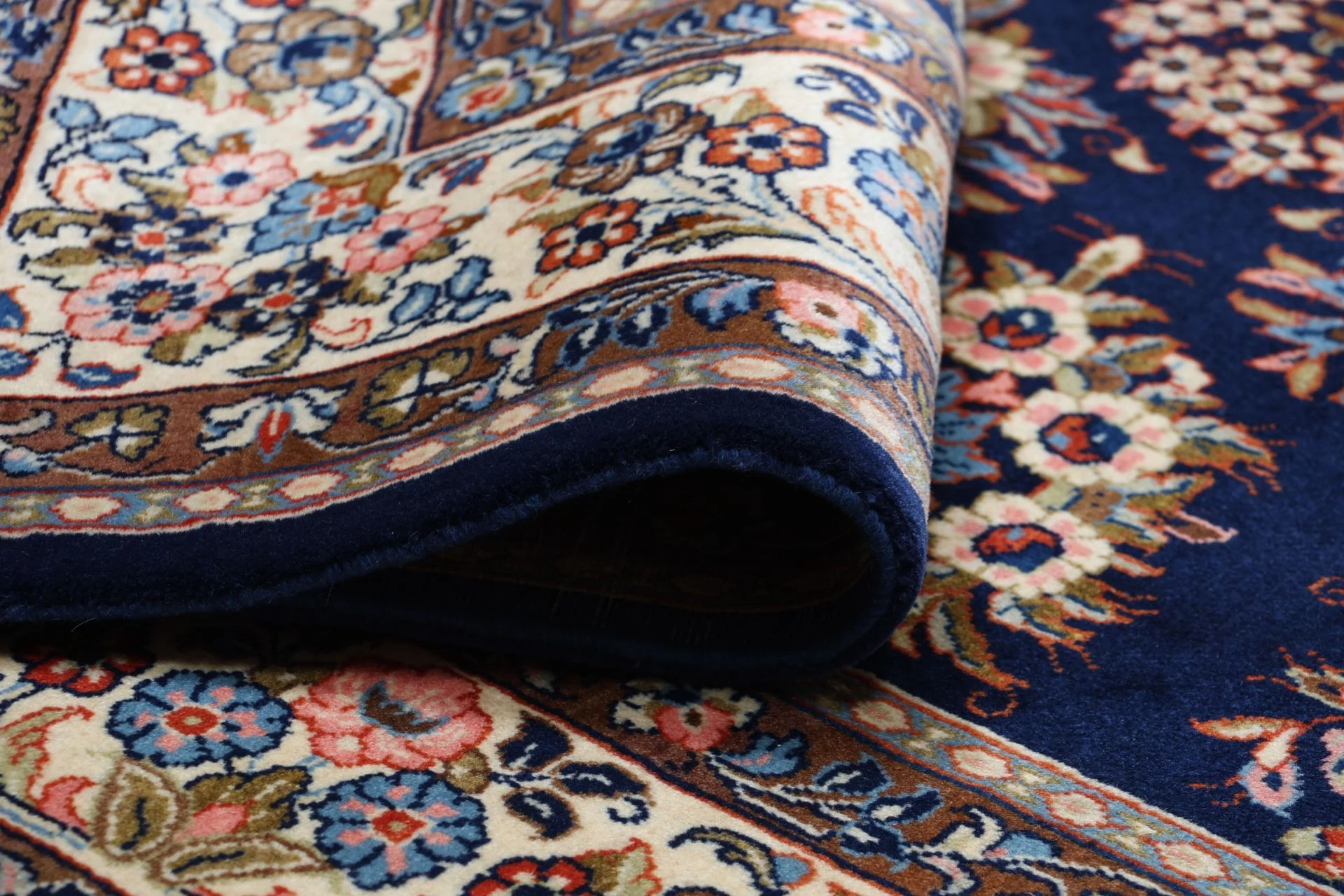 Hand-Knotted Wool Sarouk Persian Rug, 218 × 315 cm
