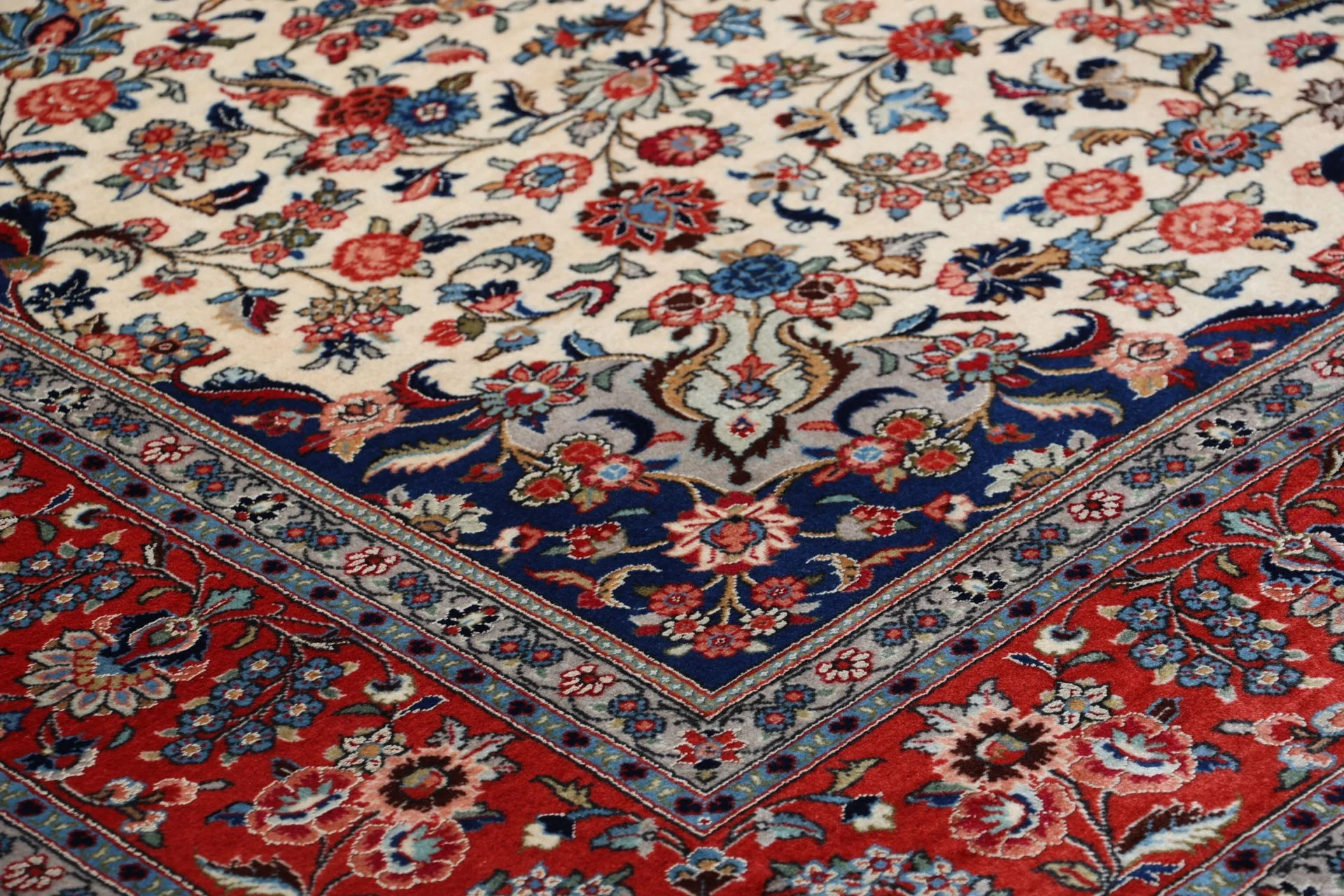 Sarouk Persian Rug 200 × 305 cm, Wool, hand-knotted