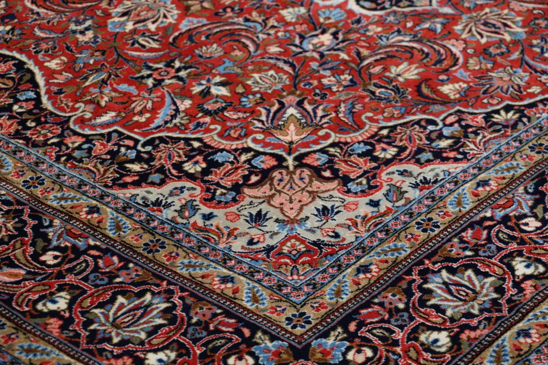 Sarouk Persian Rug — hand-knotted, 202 × 286 cm, Wool