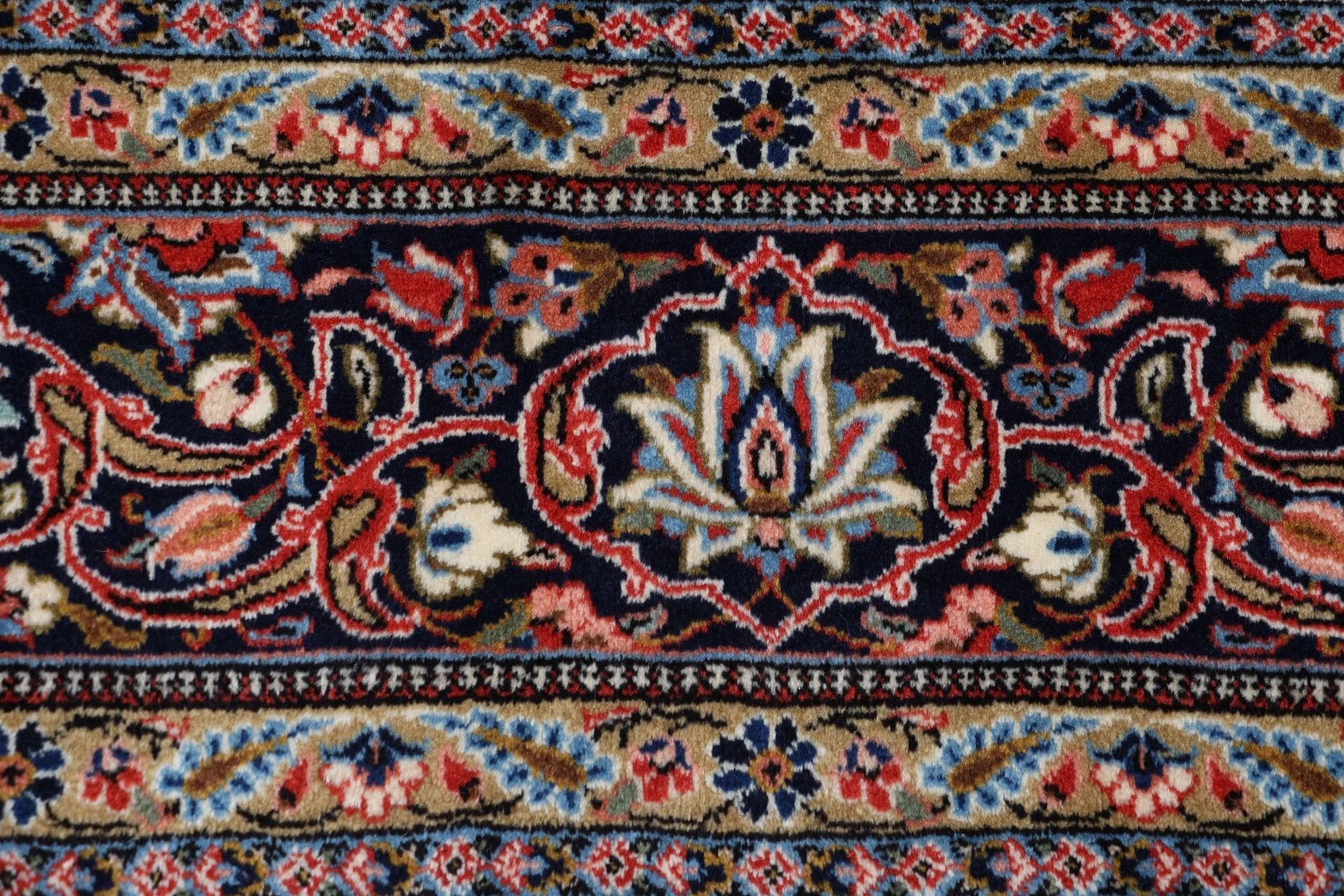 Sarouk Persian Rug — hand-knotted, 202 × 286 cm, Wool
