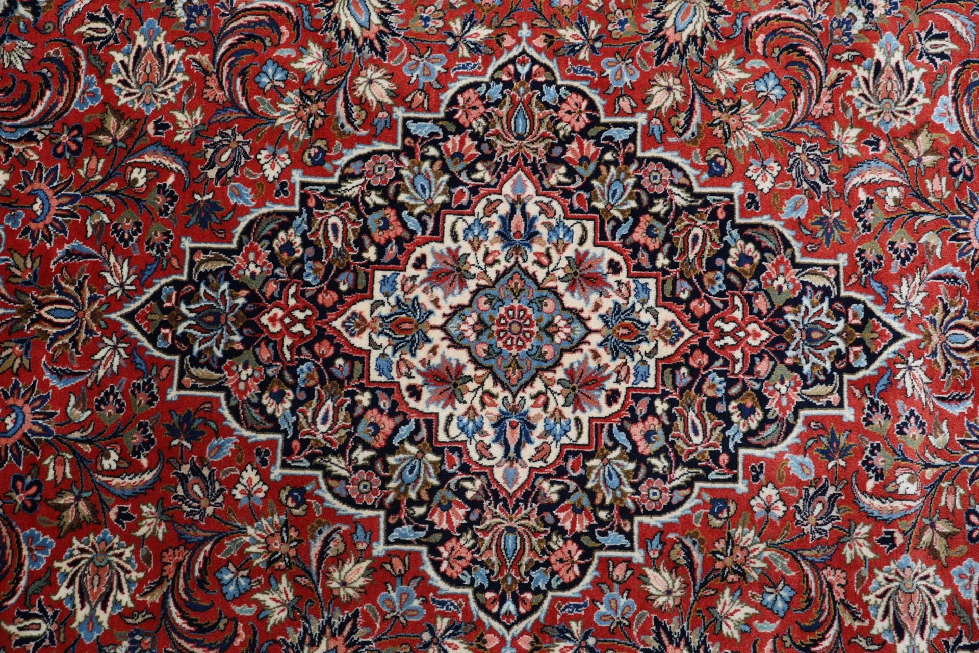 Sarouk Persian Rug — hand-knotted, 202 × 286 cm, Wool