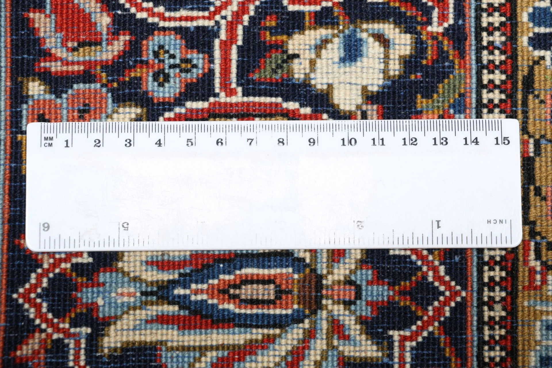 Sarouk Persian Rug — hand-knotted, 202 × 286 cm, Wool