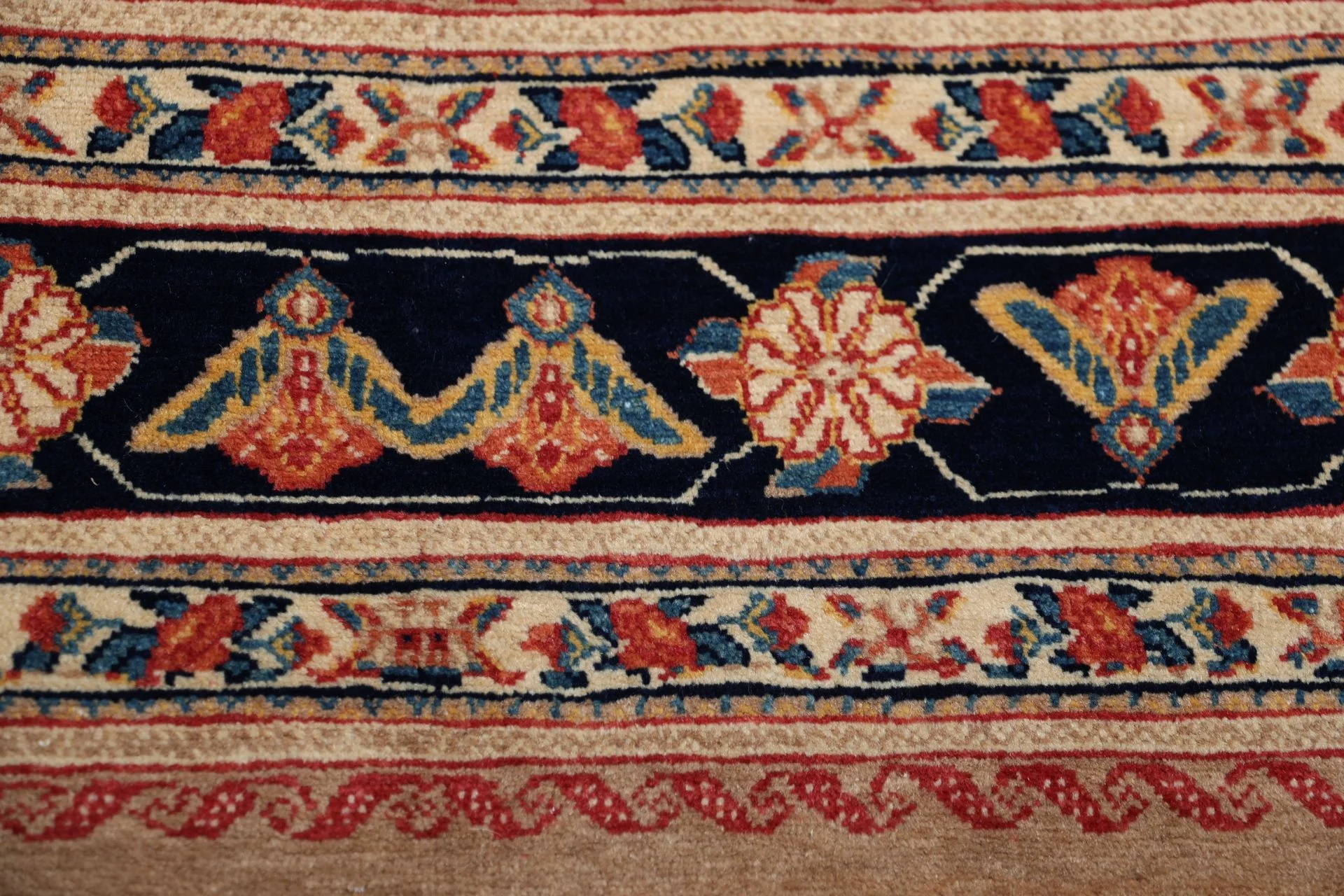 perserteppich-sarough-198-x-209-cm-schurwolle-handgeknupft-neu-16 Sarouk Persian Rug 198 × 209 cm, Wool, hand-knotted