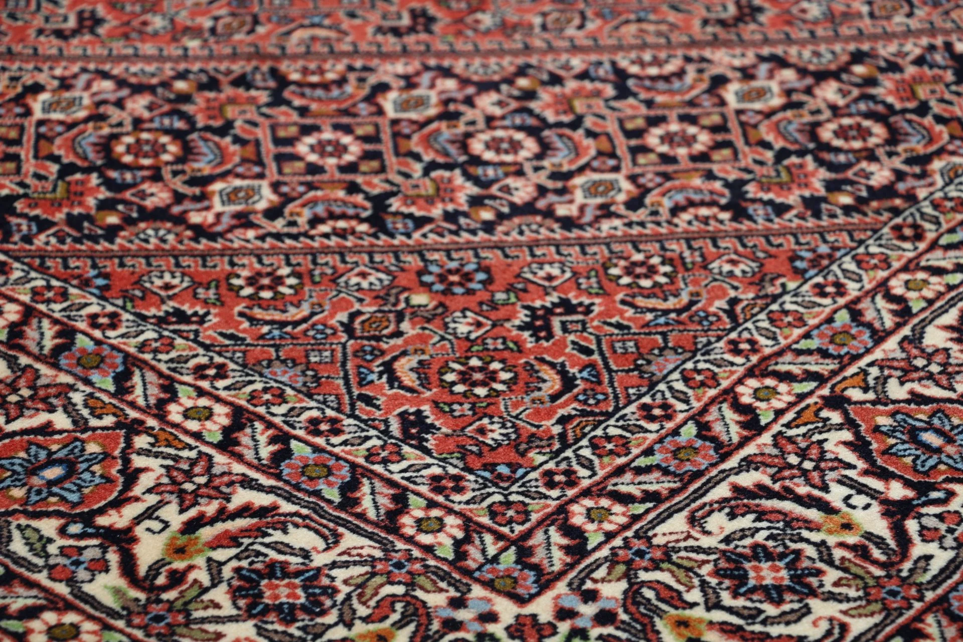 Hand-Knotted Wool Bijar Persian Rug, 170 × 247 cm