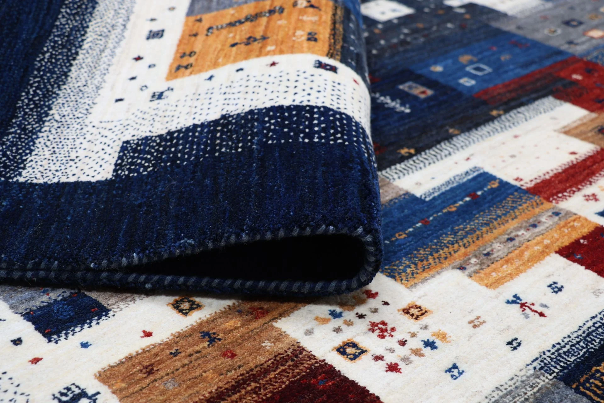 Hand-Knotted Wool Loribaft Indian Rug, 178 × 250 cm