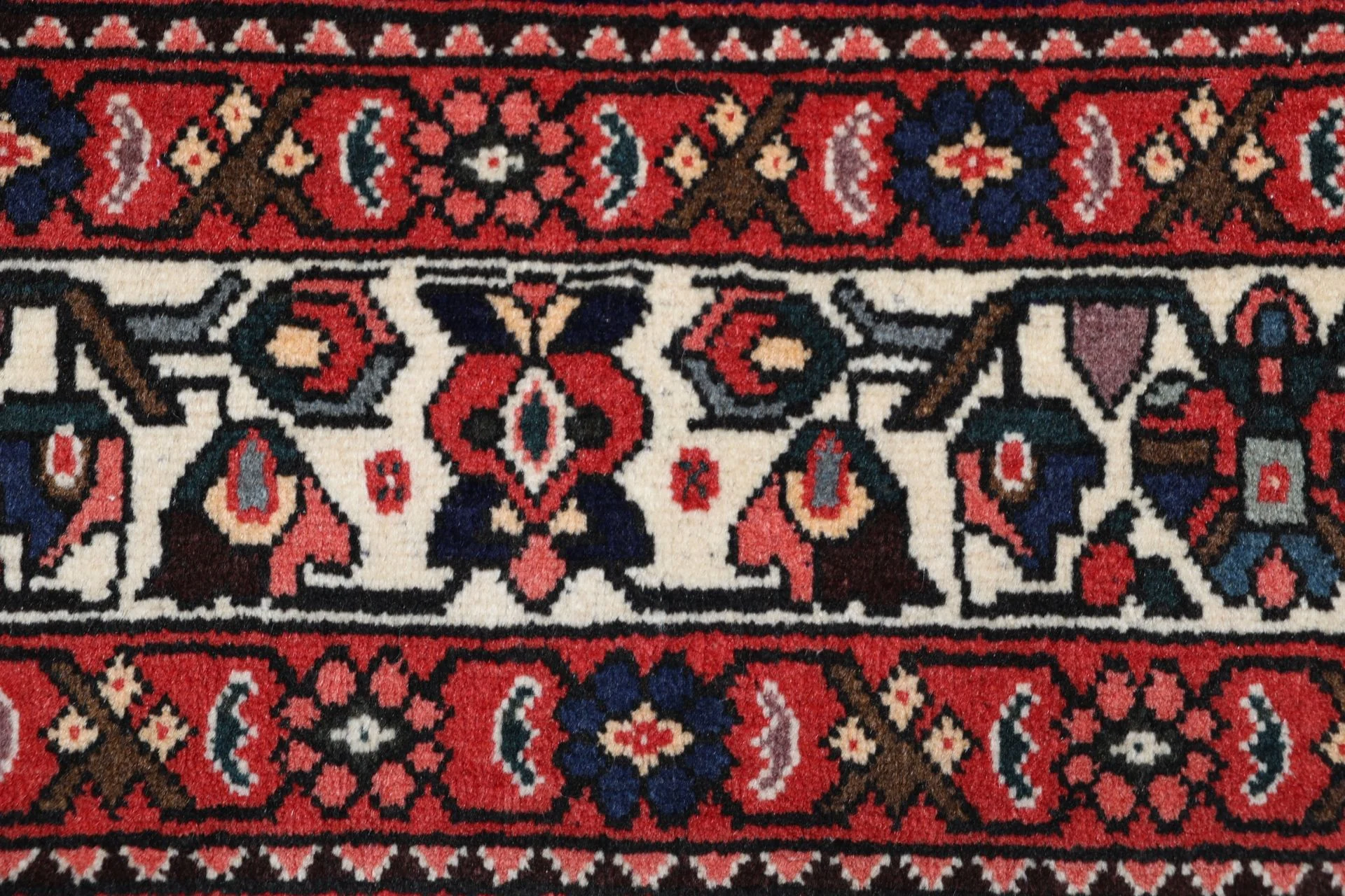 Persian Rug 178 × 243 cm, Wool, hand-knotted
