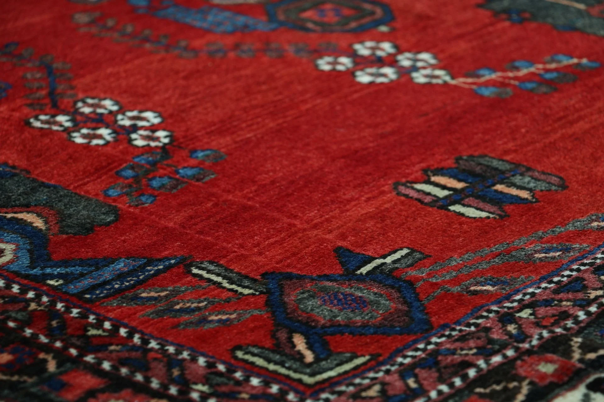 Persian Rug — hand-knotted, 182 × 238 cm, Wool