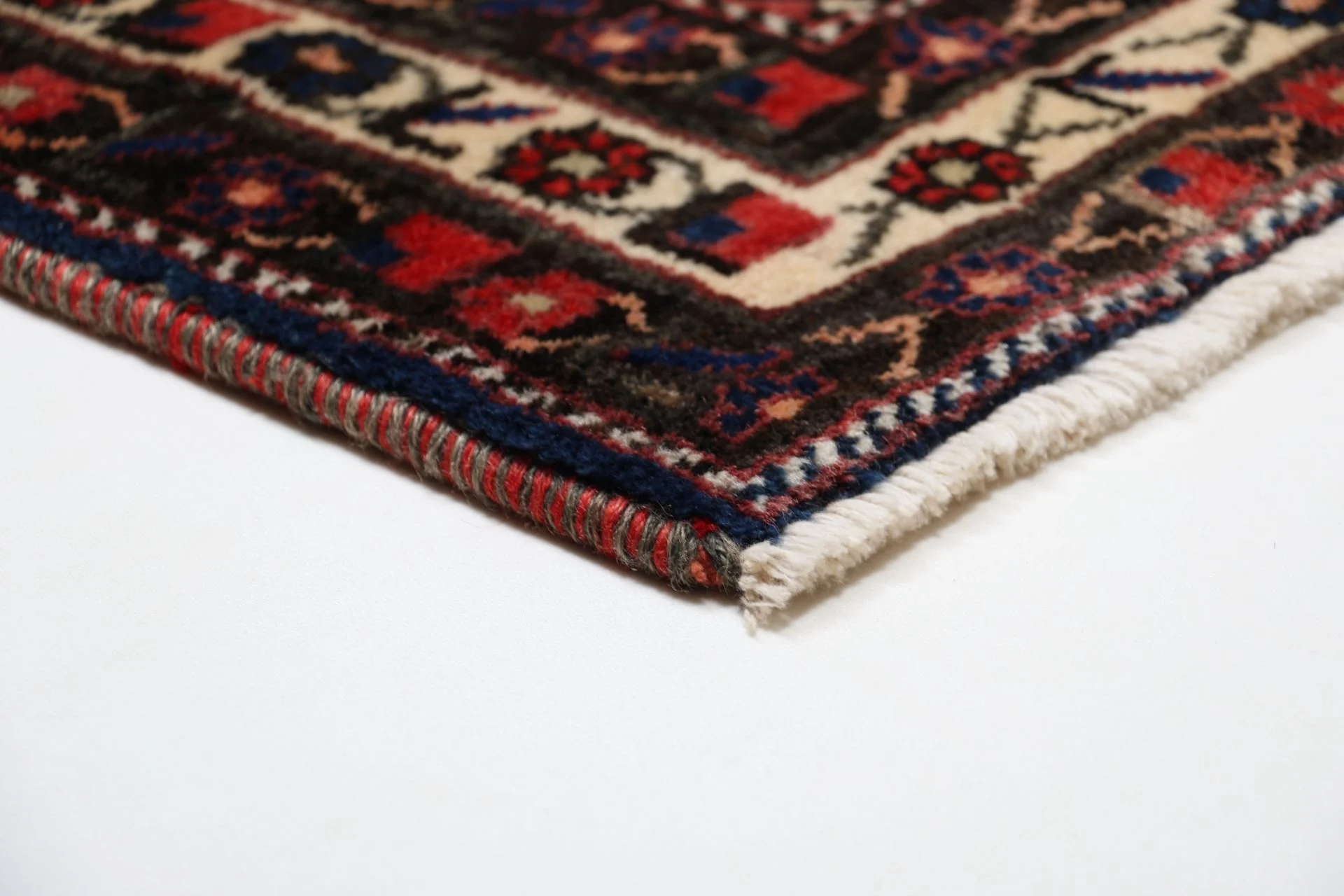 Persian Rug — hand-knotted, 182 × 238 cm, Wool