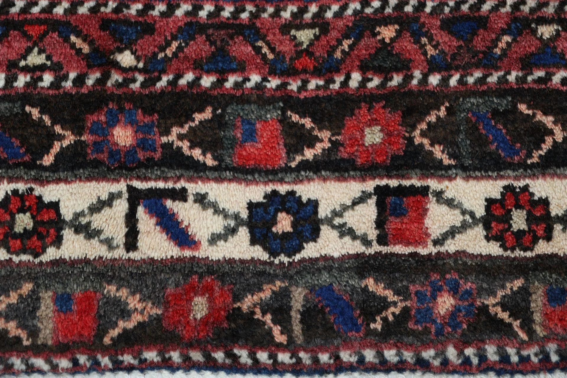 Persian Rug — hand-knotted, 182 × 238 cm, Wool