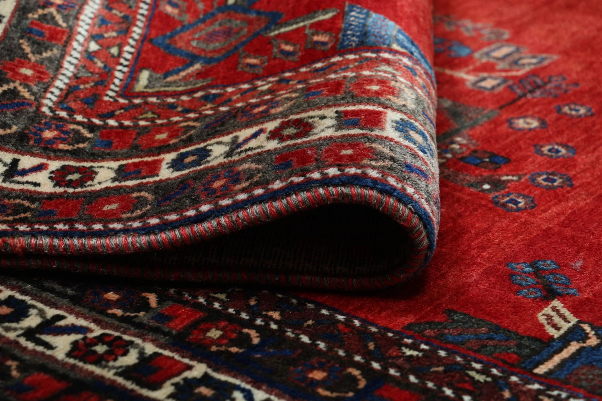 Persian Rug — hand-knotted, 182 × 238 cm, Wool