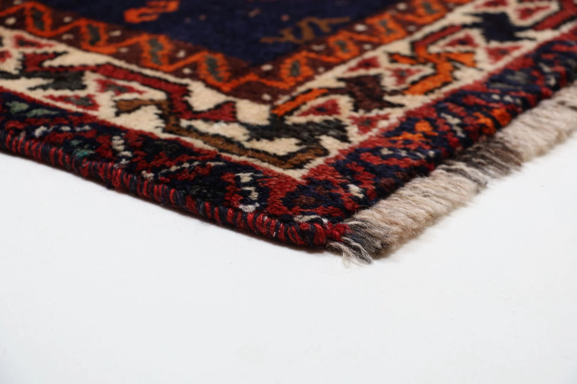 Shiraz Persian Rug 173 × 273 cm, Wool, hand-knotted