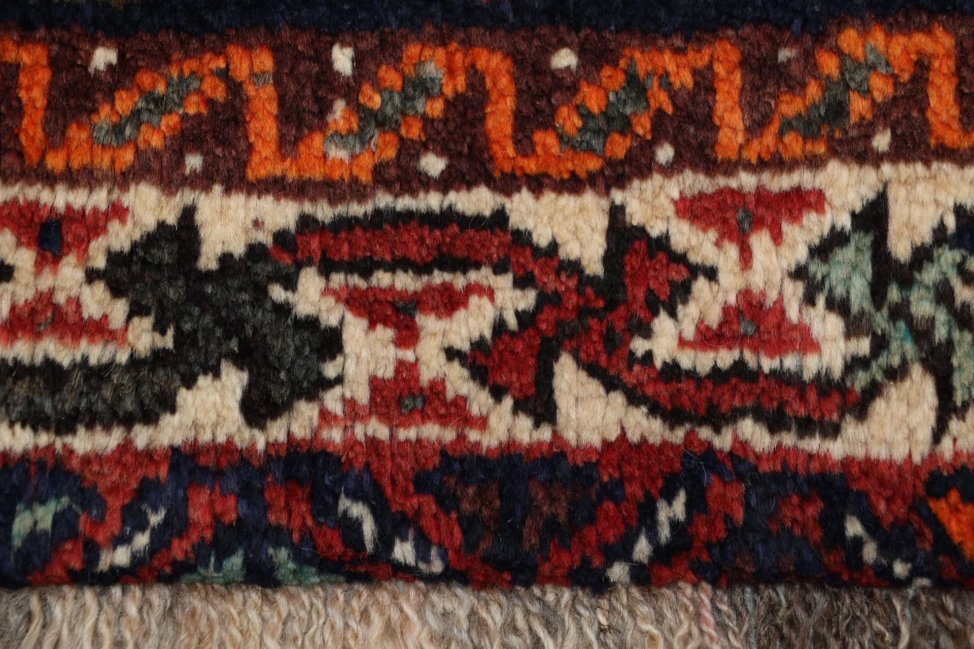 Shiraz Persian Rug 173 × 273 cm, Wool, hand-knotted