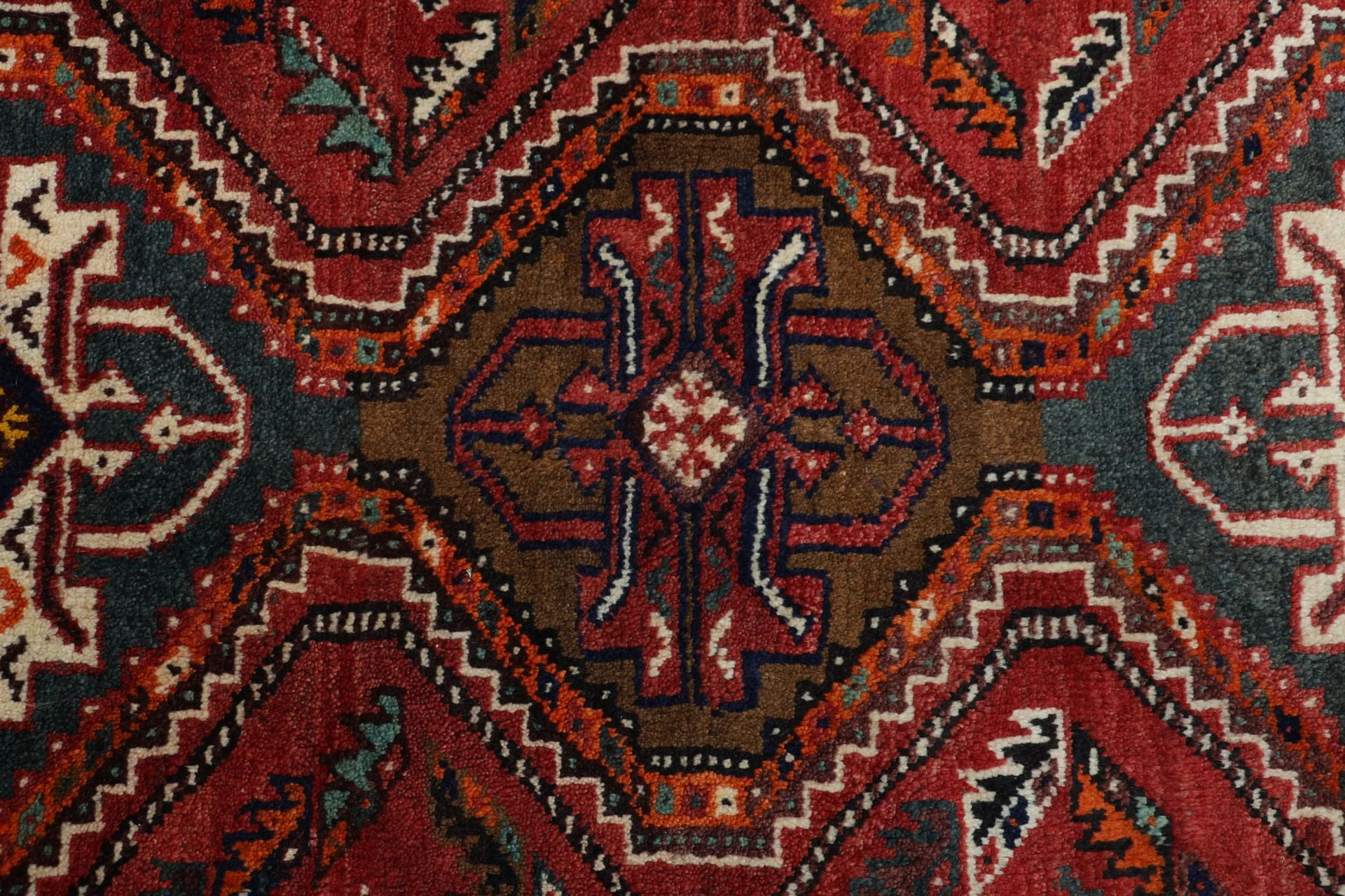 Shiraz Persian Rug 173 × 273 cm, Wool, hand-knotted
