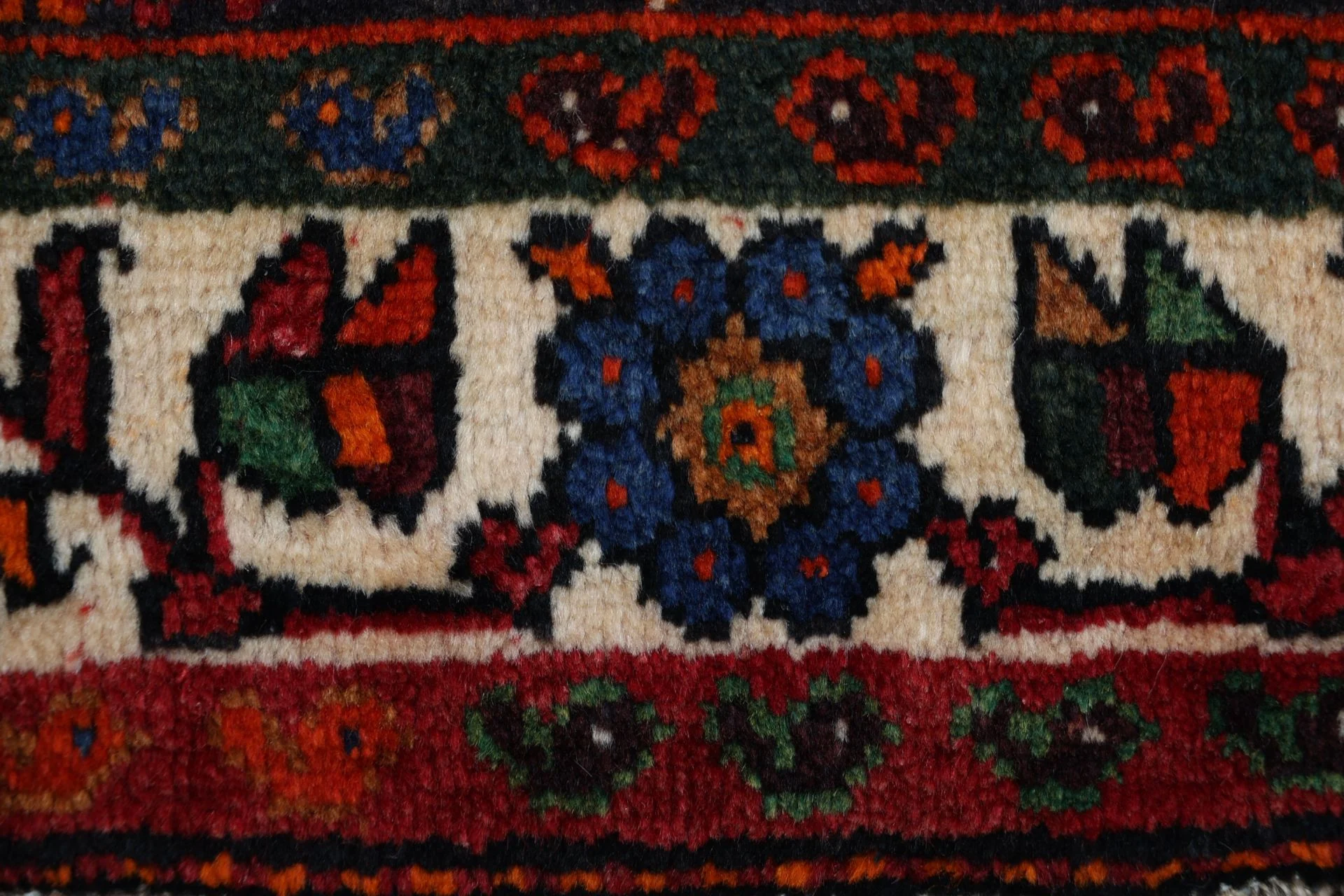 Shiraz Persian Rug 175 × 285 cm, Wool, hand-knotted