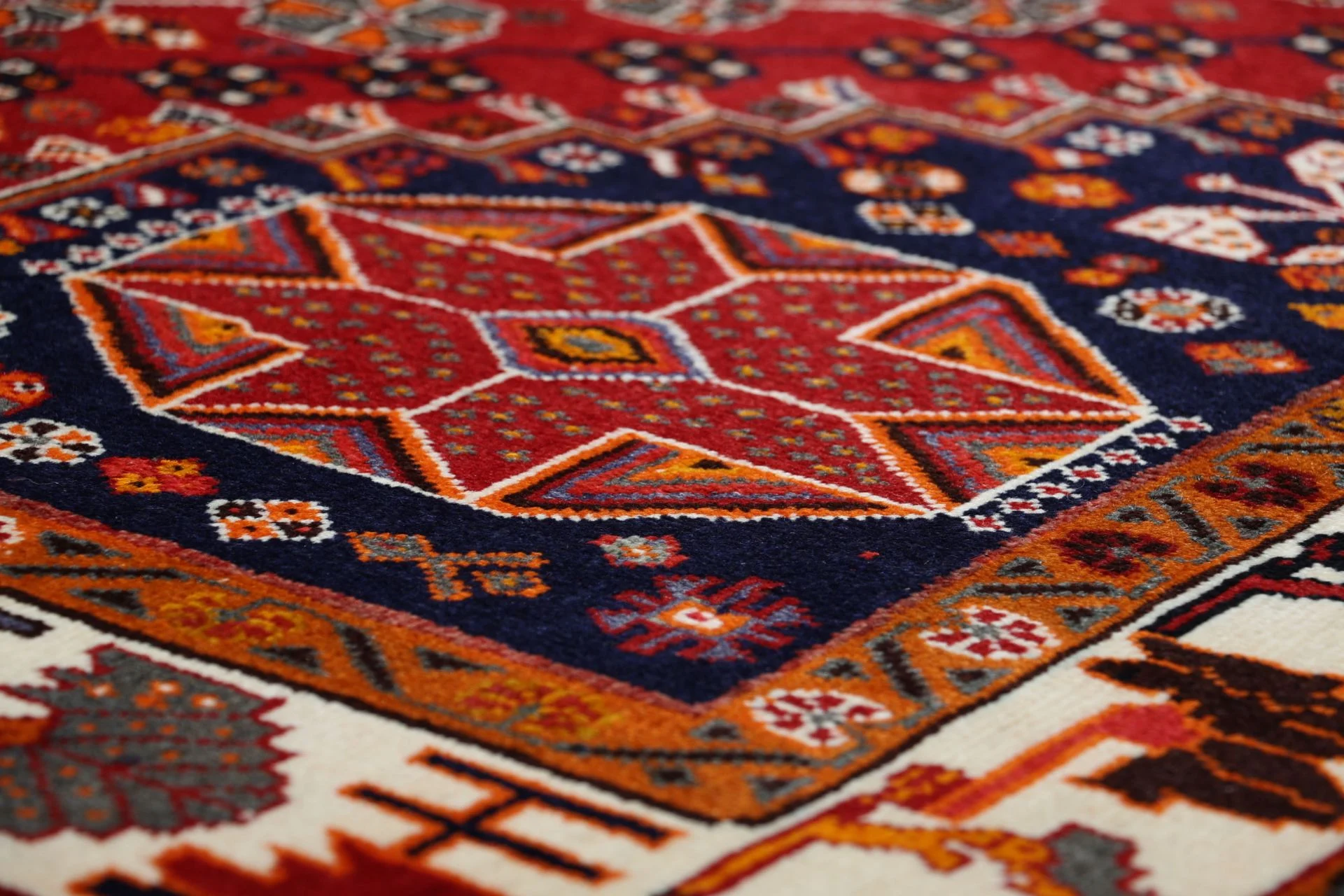 Shiraz Persian Rug 175 × 275 cm, Wool, hand-knotted