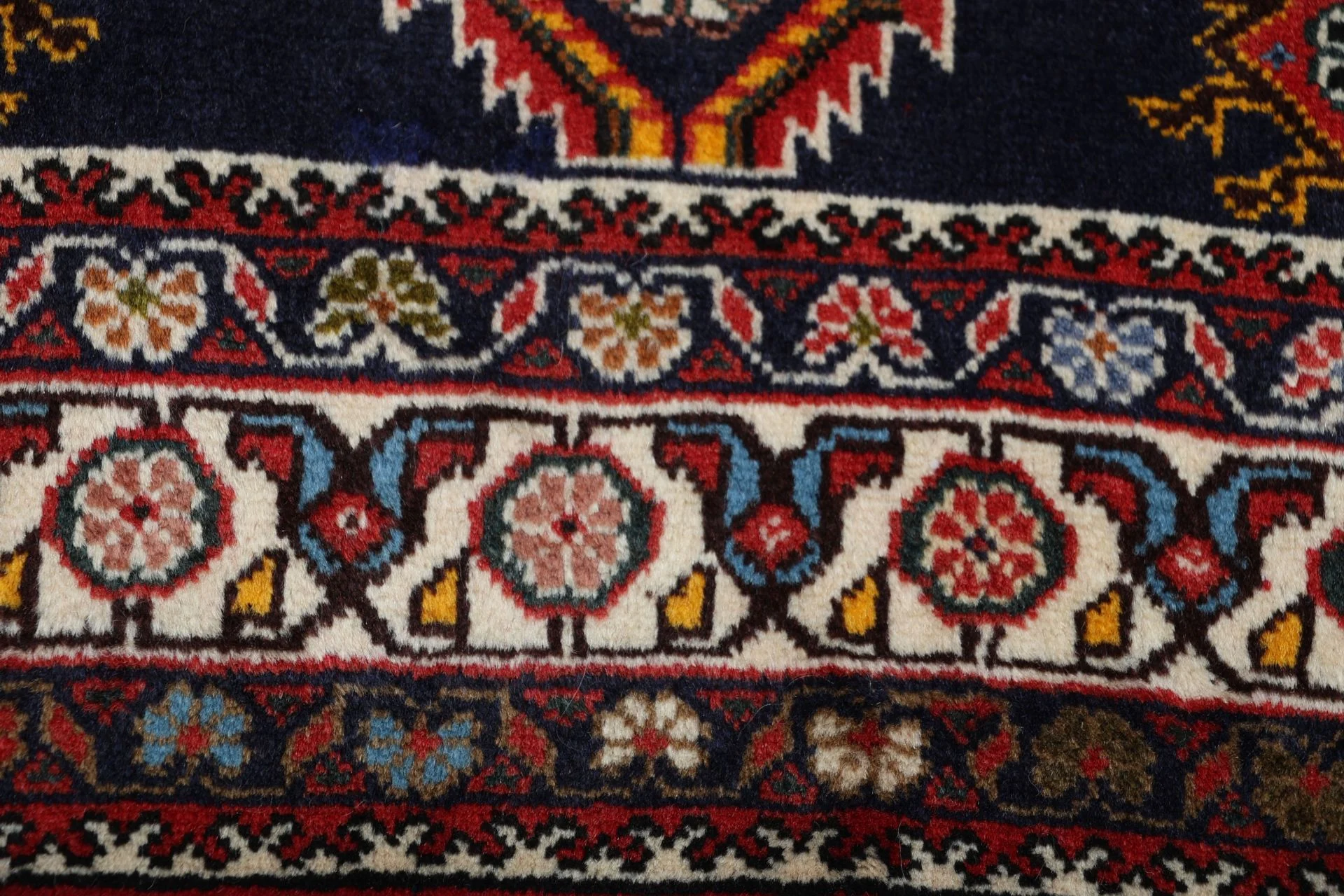 Shiraz Persian Rug 167 × 266 cm, Wool, hand-knotted