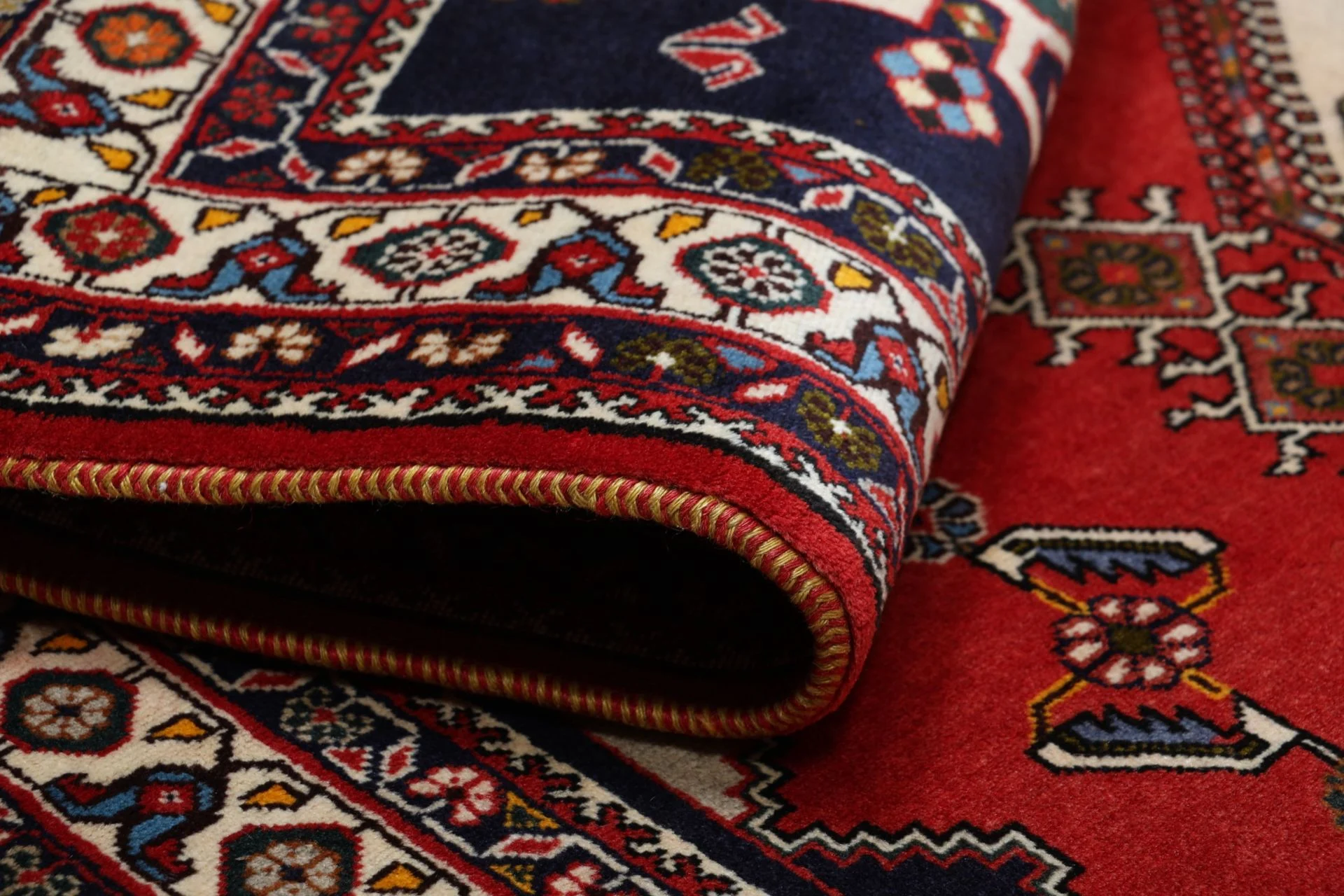Shiraz Persian Rug 167 × 266 cm, Wool, hand-knotted