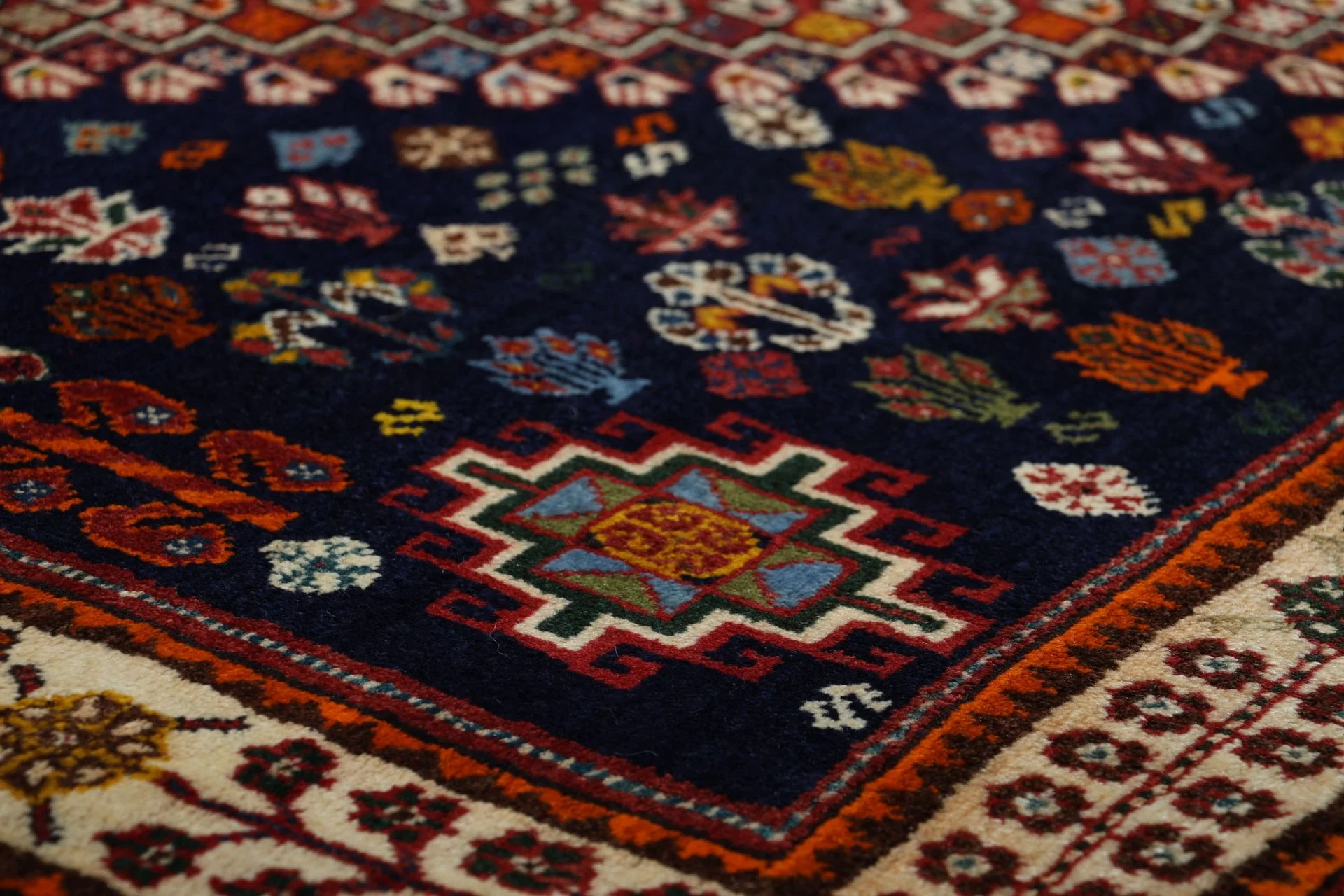 Shiraz Persian Rug — hand-knotted, 173 × 265 cm, Wool