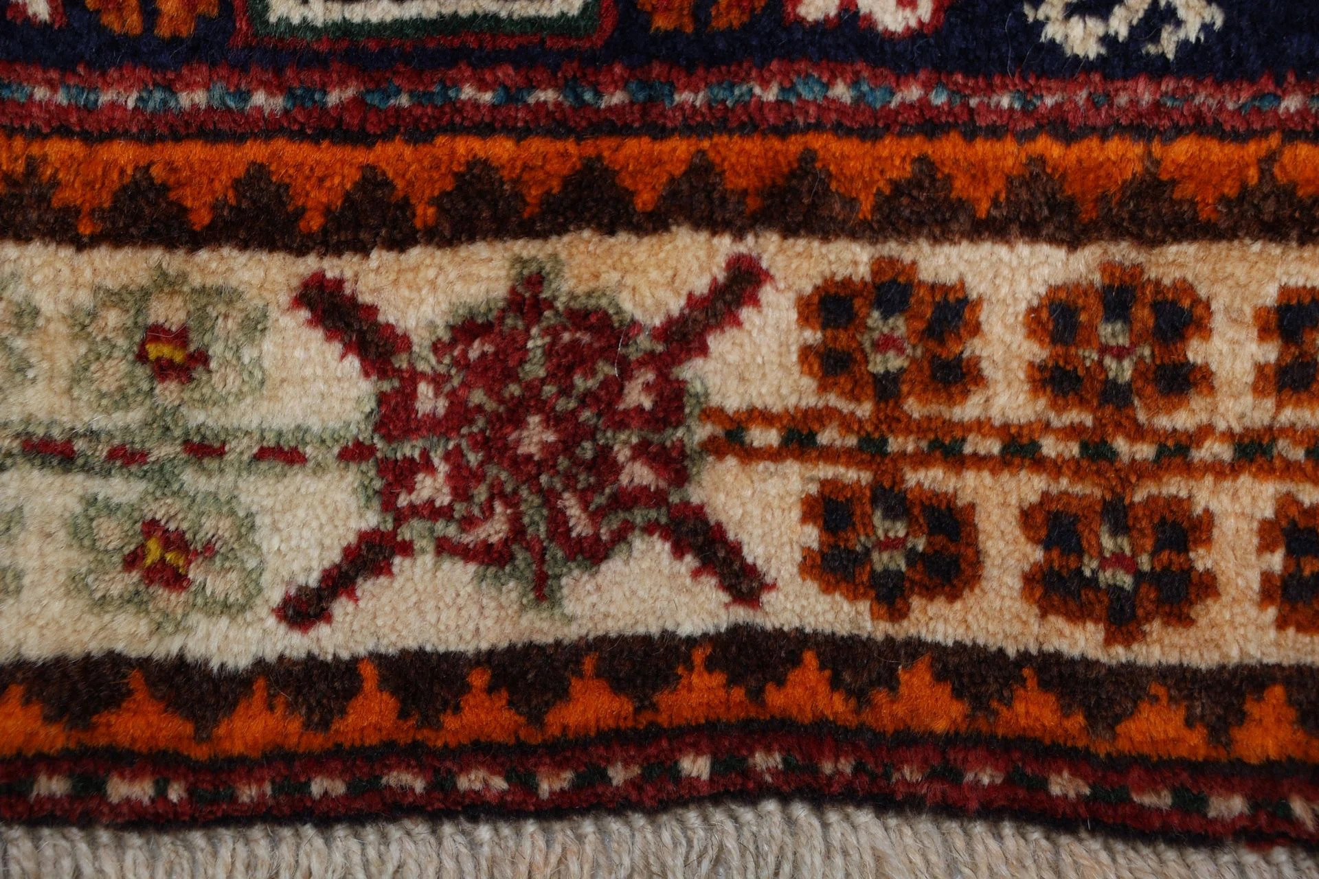 Shiraz Persian Rug — hand-knotted, 173 × 265 cm, Wool