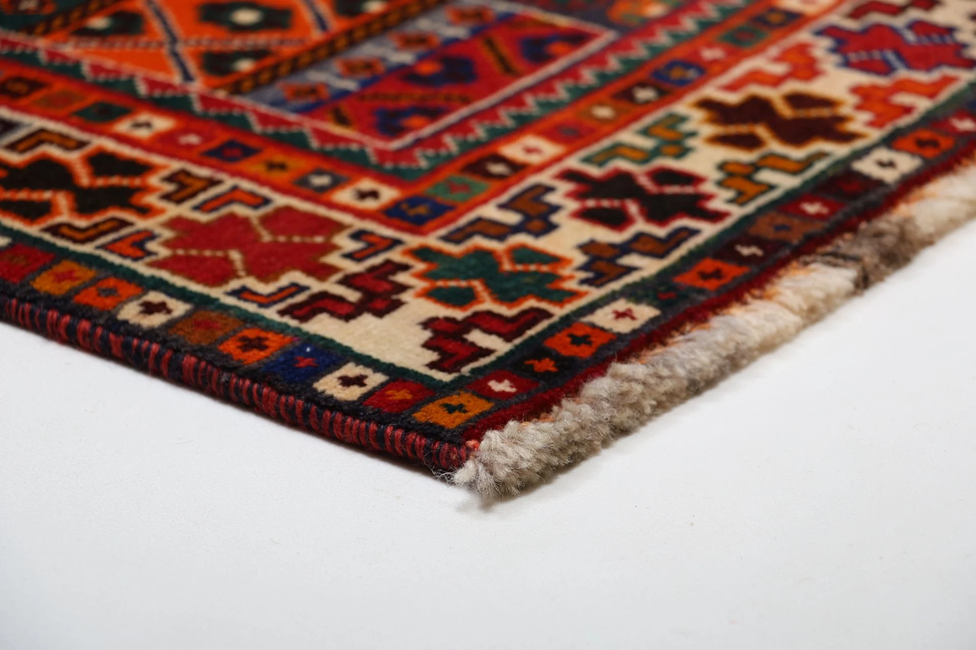 Hand-Knotted Wool Shiraz Persian Rug, 162 × 270 cm