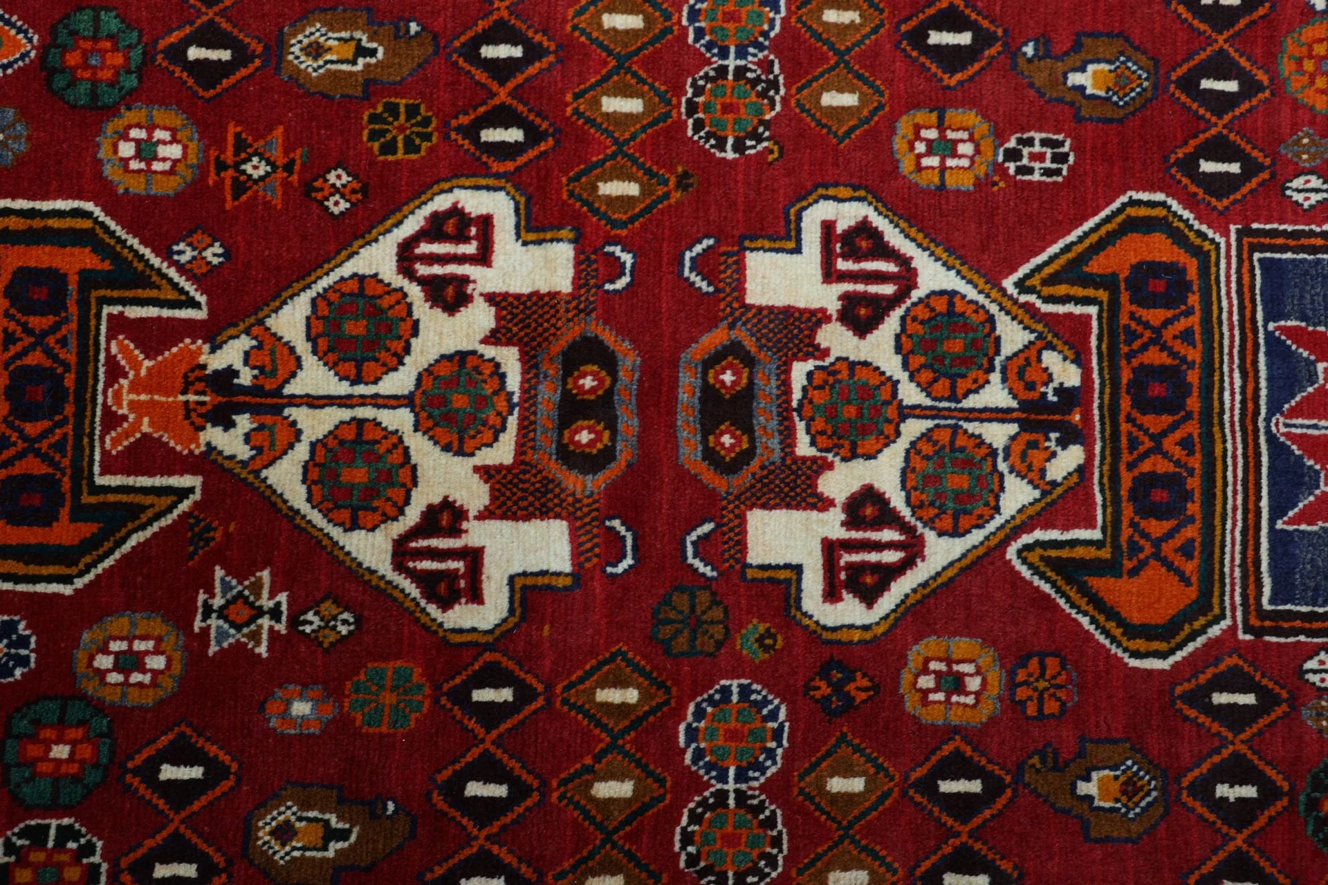 Hand-Knotted Wool Shiraz Persian Rug, 162 × 270 cm