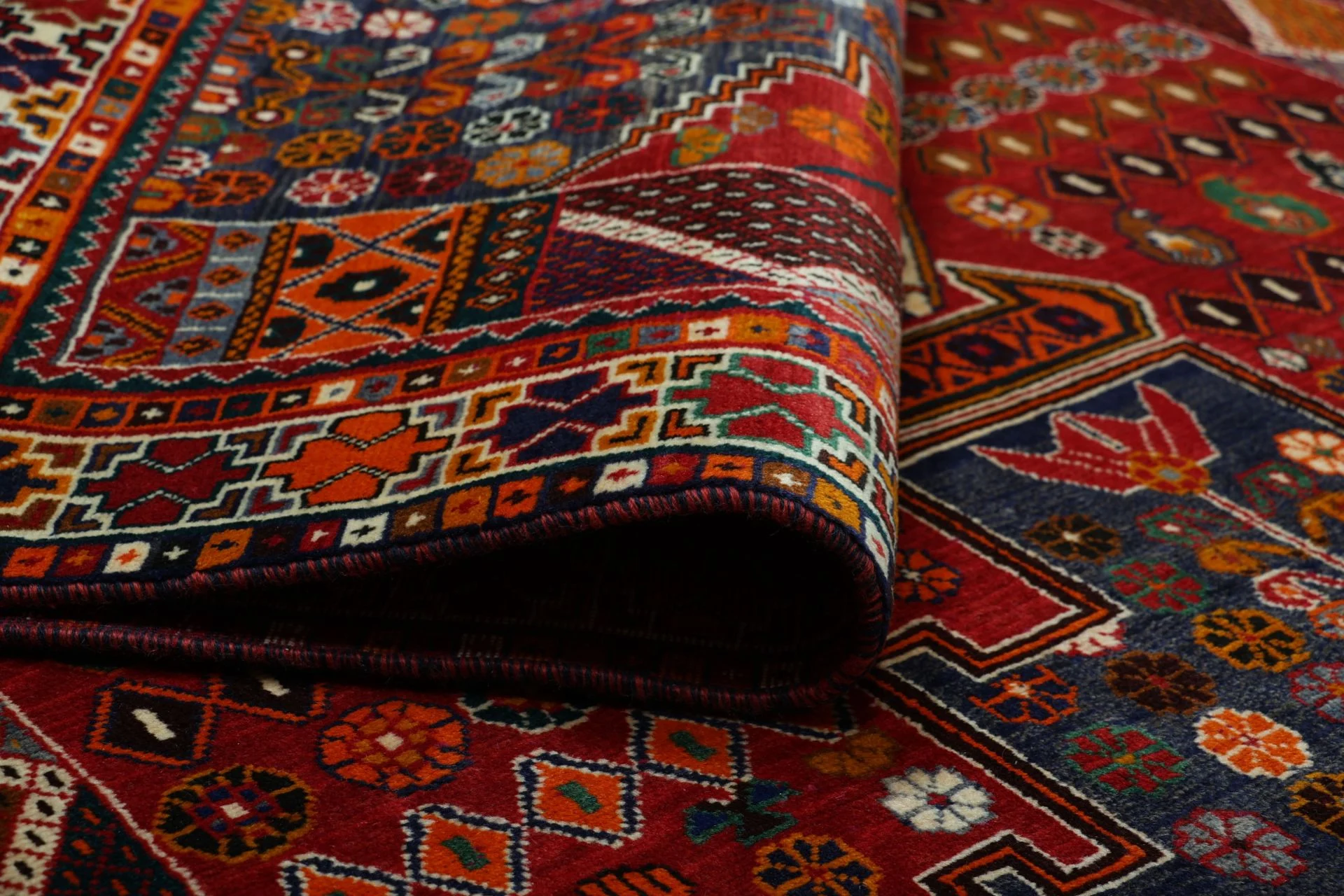 Hand-Knotted Wool Shiraz Persian Rug, 162 × 270 cm