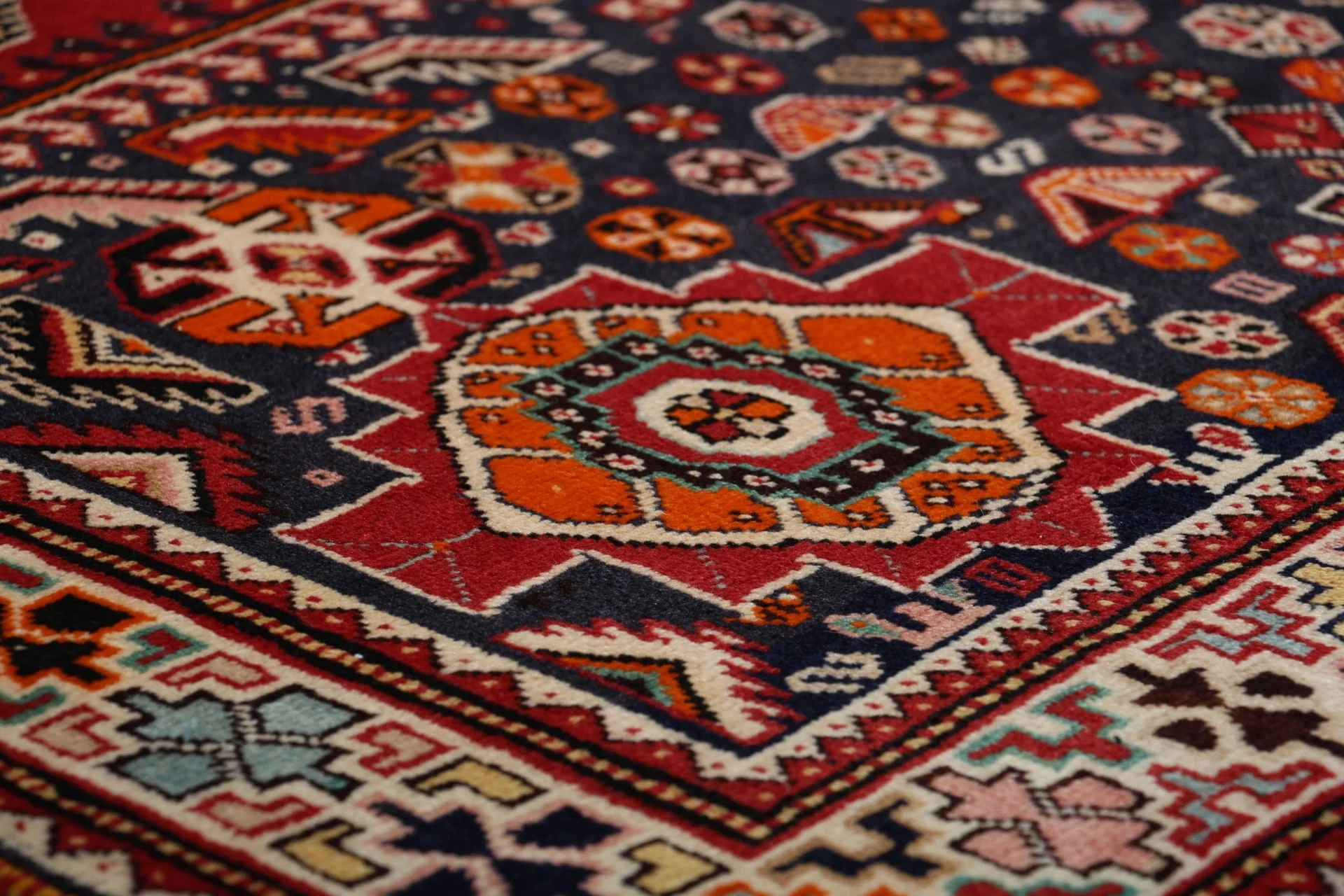 Shiraz Persian Rug 170 × 265 cm, Wool, hand-knotted
