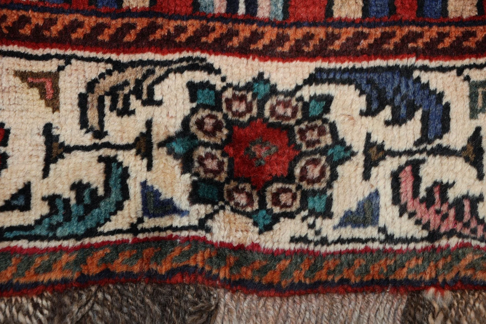 Shiraz Persian Rug — hand-knotted, 170 × 253 cm, Wool